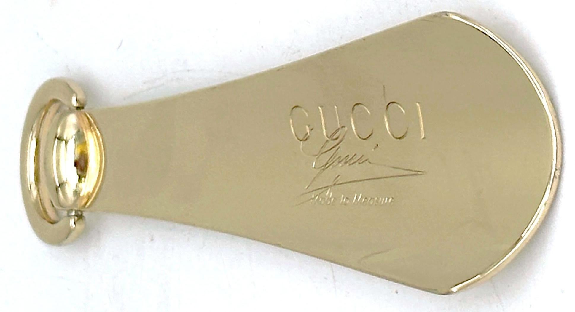 Italiano Calzascarpe in ottone dorato di Gucci degli anni '70 con anello con morsetto oscillante, Italia in vendita