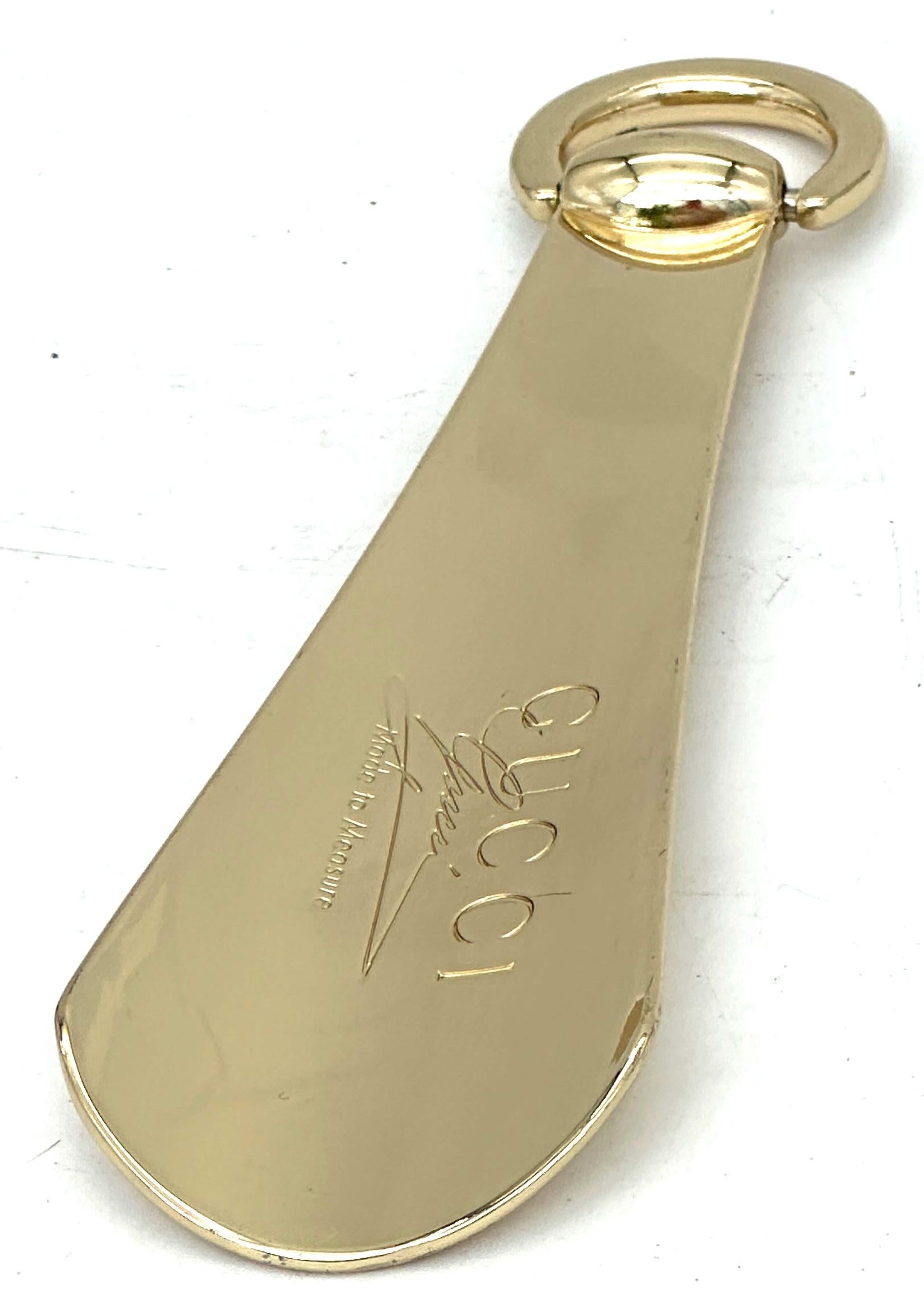 Calzascarpe in ottone dorato di Gucci degli anni '70 con anello con morsetto oscillante, Italia In condizioni buone in vendita a West Palm Beach, FL