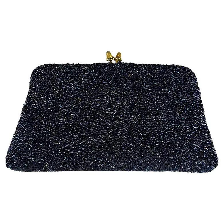 Gucci anni '70, mini frizione da sera con perline in caviale blu iridescente, con chiusura a scatto in vendita