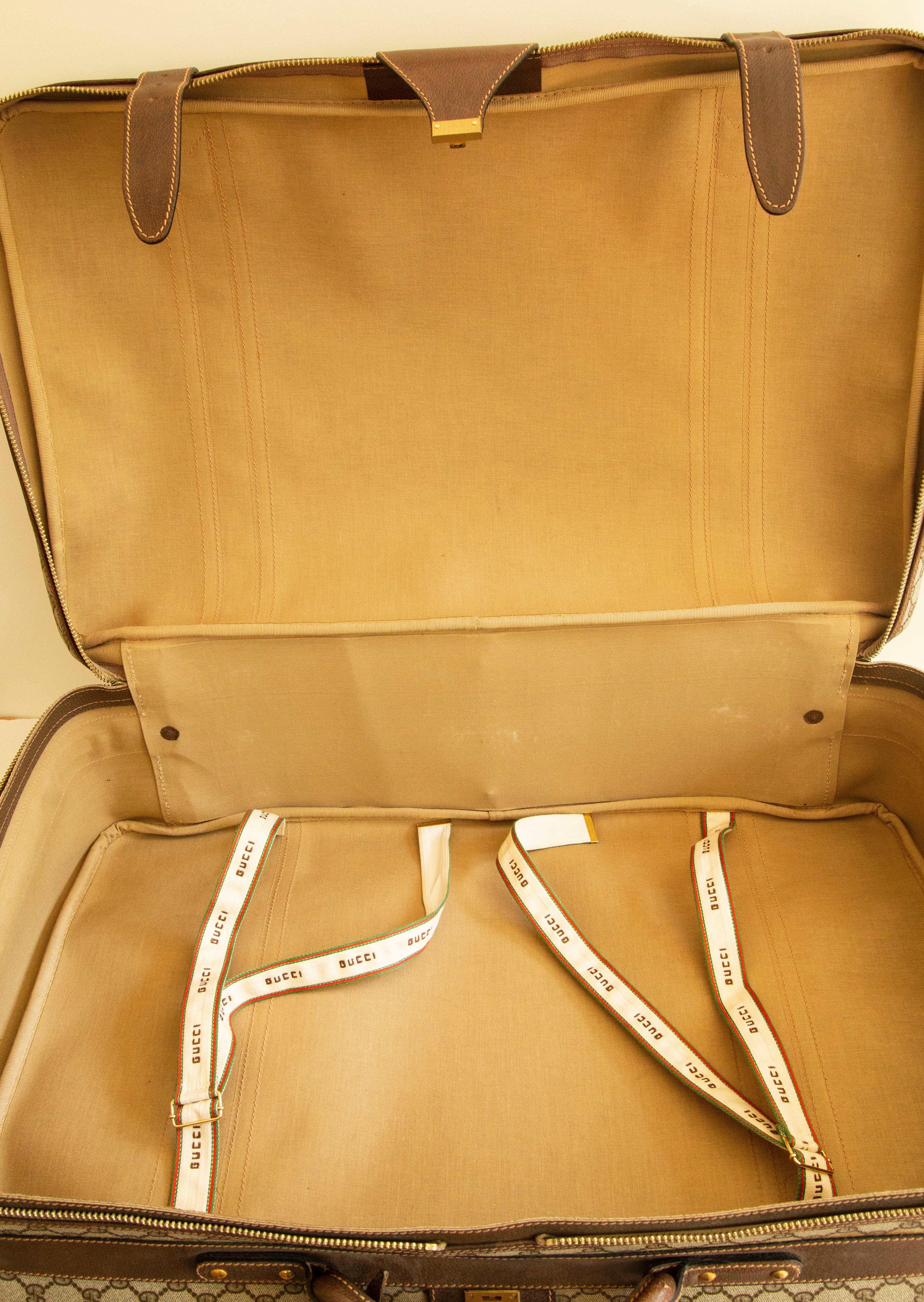 1970er Gucci Großer Koffer GG Segeltuch mit braunem Lederbesatz im Angebot 15