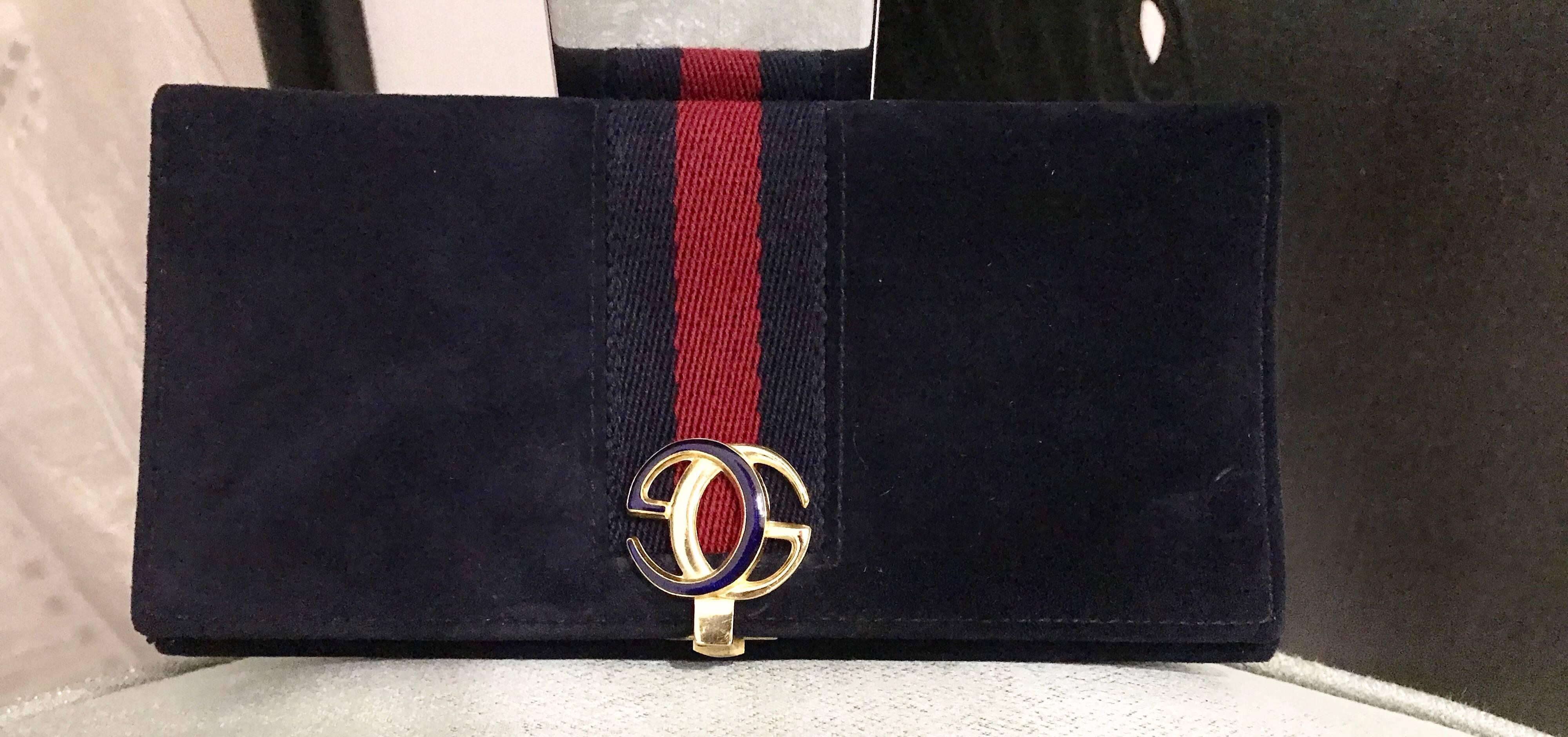 1970s Gucci Navy Blue Suede Wallet  In Good Condition For Sale In Beverly Hills, CA