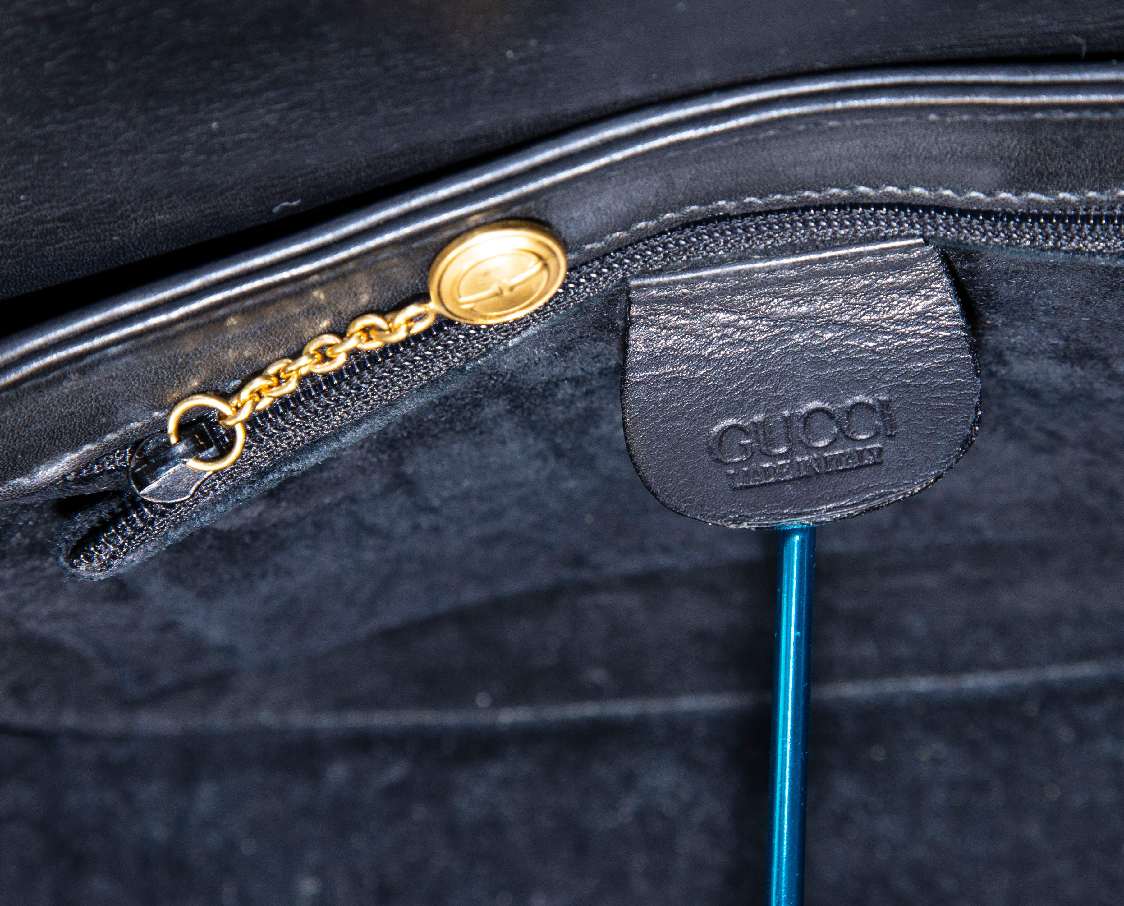 1970s Gucci Saddle Bag Crossbody Bag in Black Leather with Gold Toned Hardware 5