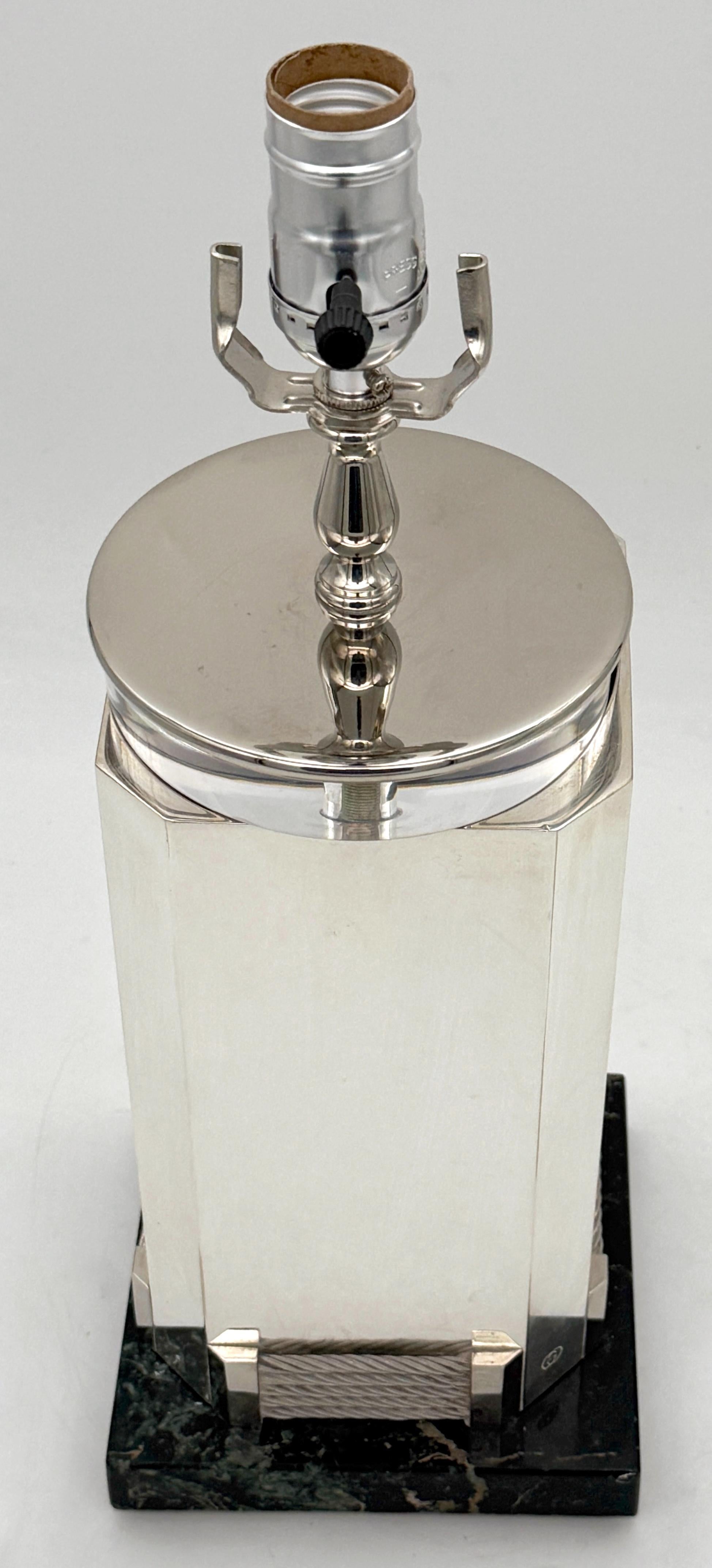 Italiano Lampada a colonna quadrata placcata in argento di Gucci degli anni '70 in vendita