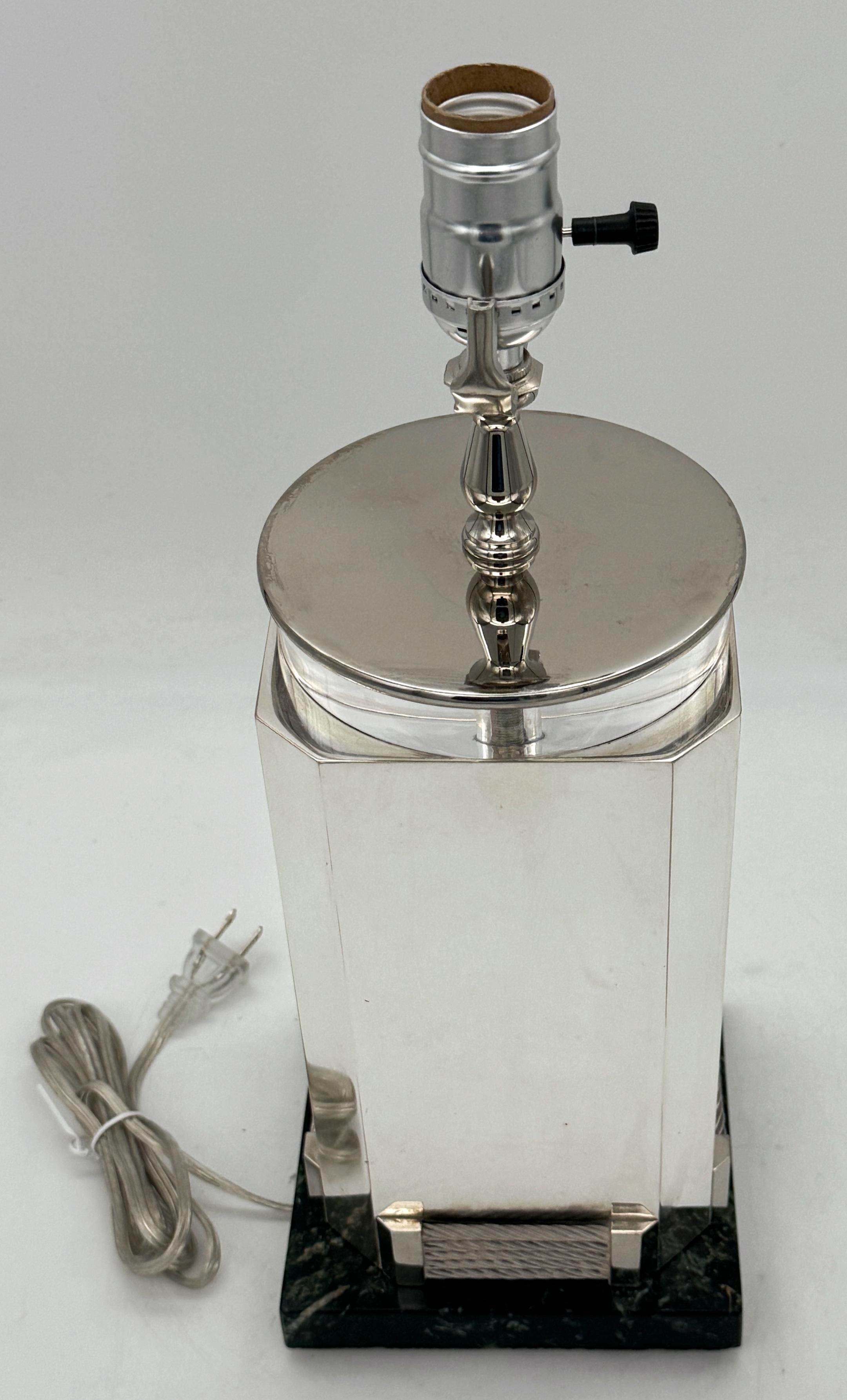 Placcato argento Lampada a colonna quadrata placcata in argento di Gucci degli anni '70 in vendita