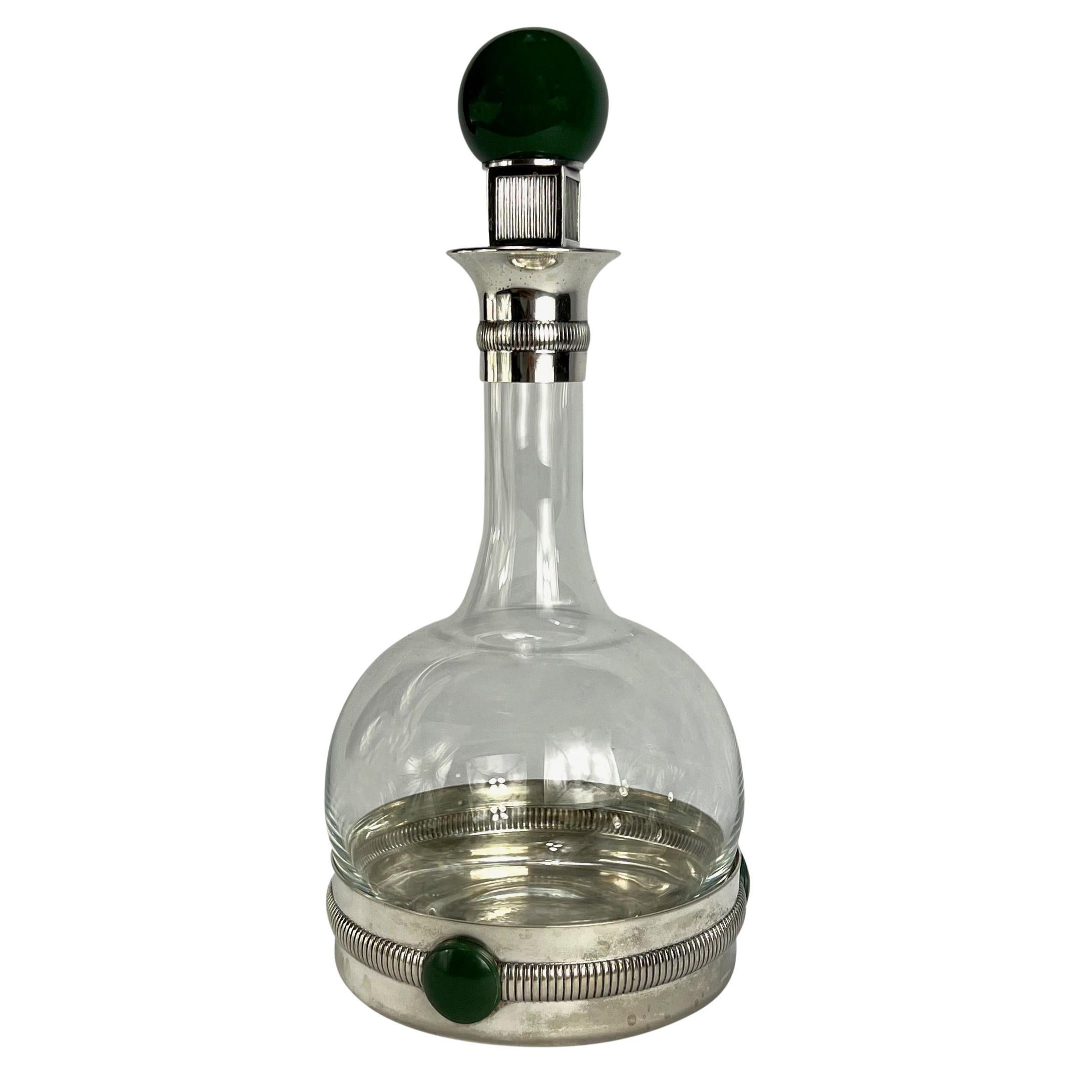 Presenting a beautiful silver plate Gucci decanter. From the 1970s, this beautiful decanter features a silver-tone base, rim, and stopper with deep green accents. Add this insane piece of vintage Gucci to your bar set! 

Approximate Measurements: