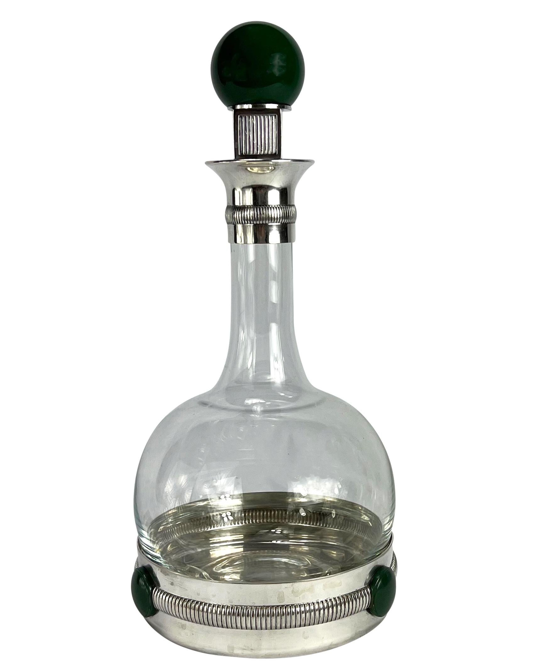 Gris Carafe décorative Gucci des années 1970 en métal argenté avec verre vert accentué