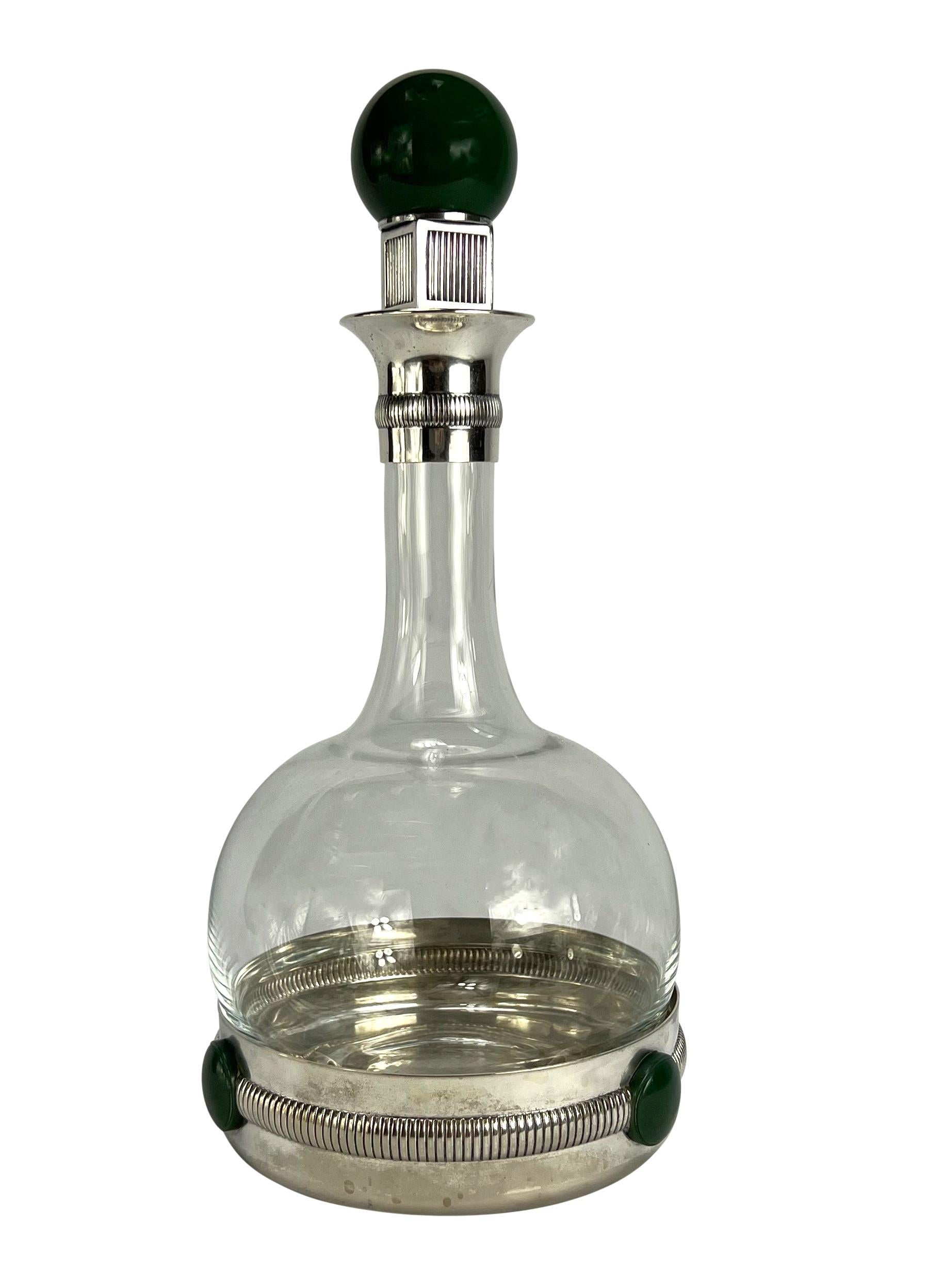  Carafe décorative Gucci des années 1970 en métal argenté avec verre vert accentué Unisexe 