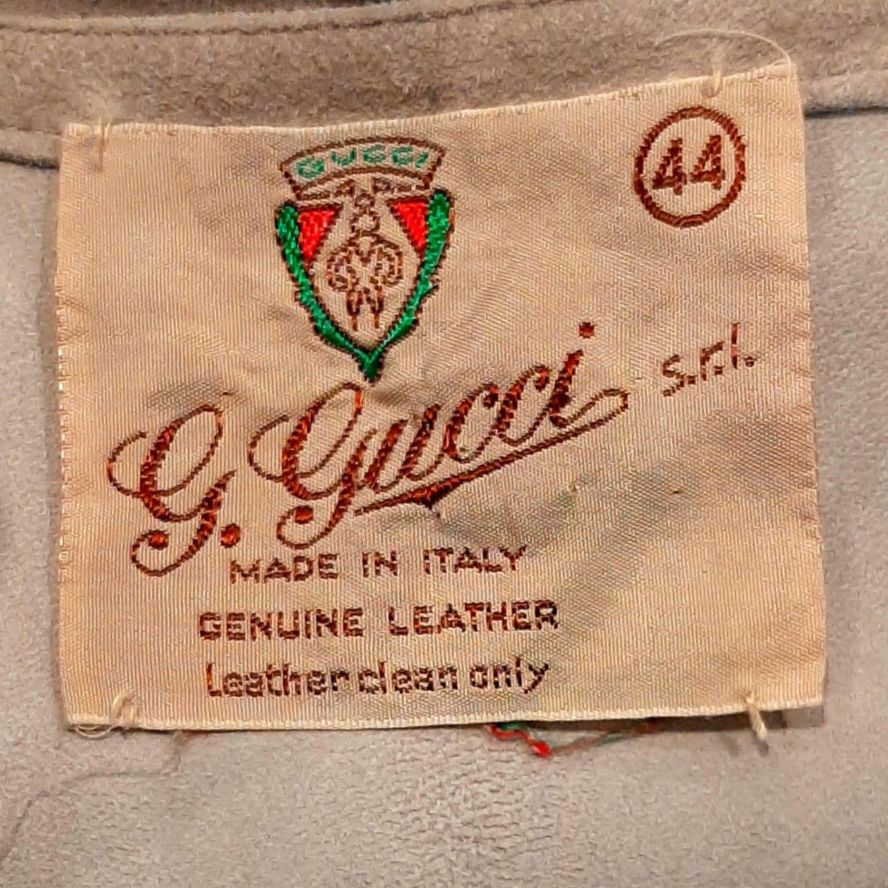 1970er Gucci Kleid aus weichem grauem Wildleder Damen im Angebot