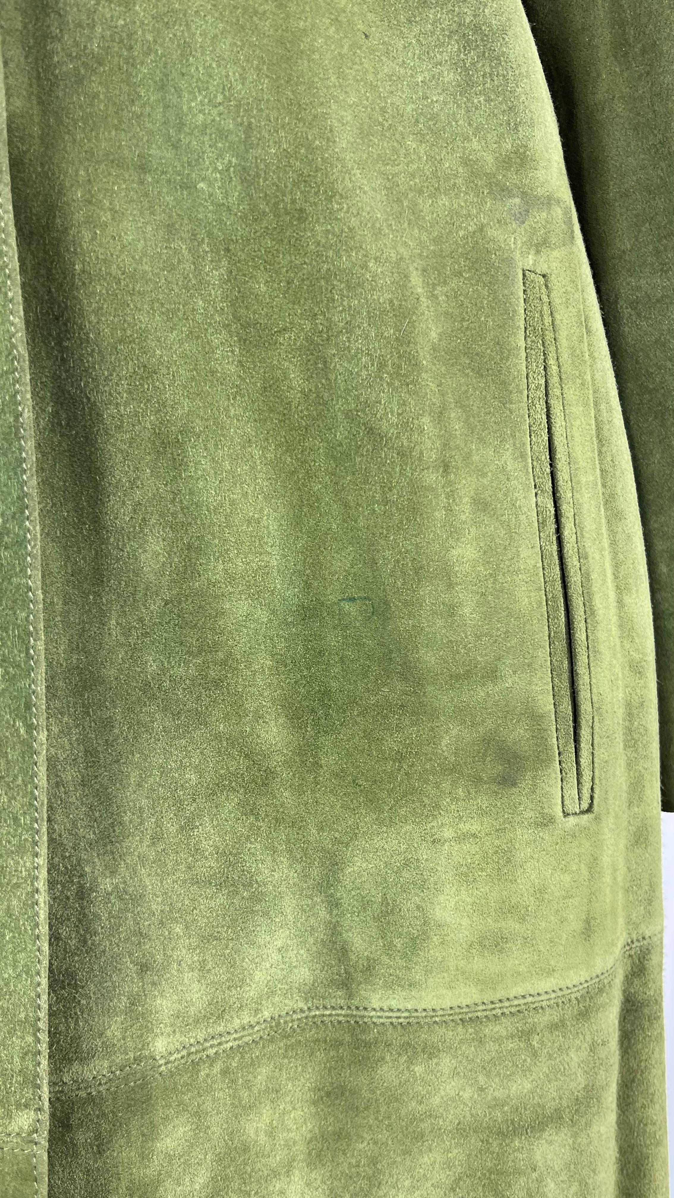 1970s Gucci Stirrup Buckle Green Suede Pocket Full-Length Oversized Trench Coat For Sale 4