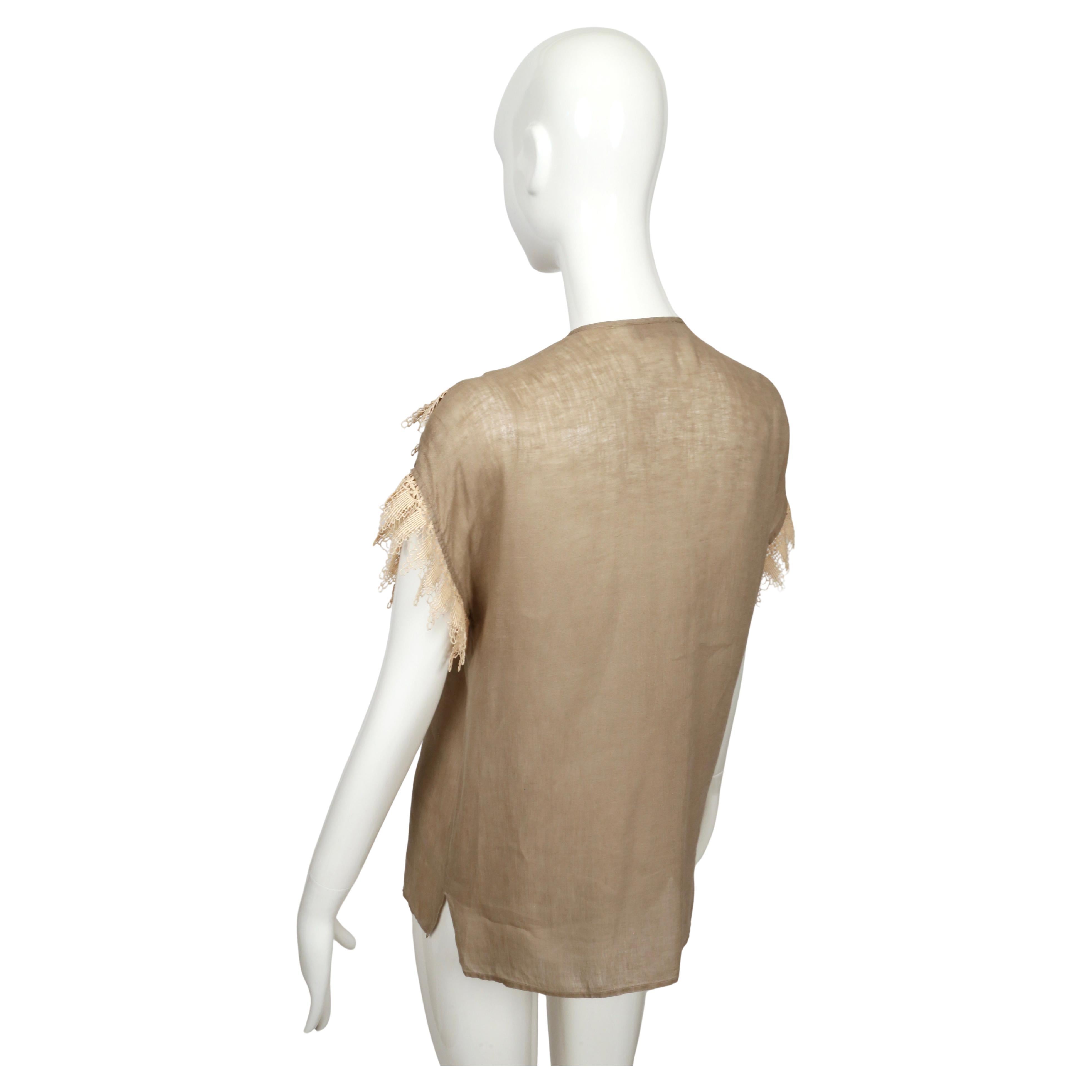 1970er GUCCI hellbraunes Leinenblusentop mit Spitzenbesatz und Pointelle-Nähten im Angebot 1