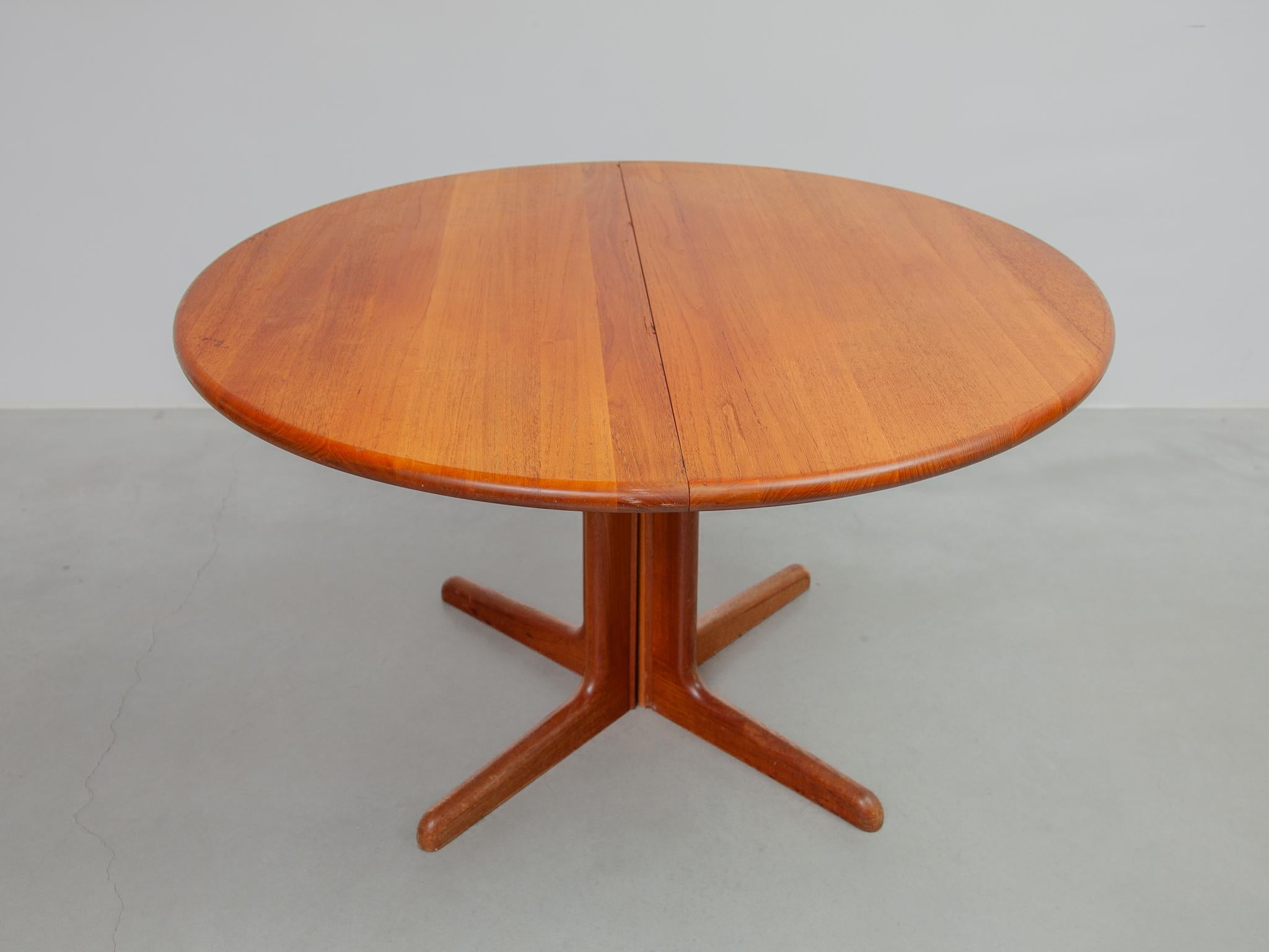 Scandinavian Modern 1970s Gudme Round with two extensions Extendable in Oval Dining Table Solid Teak For Sale