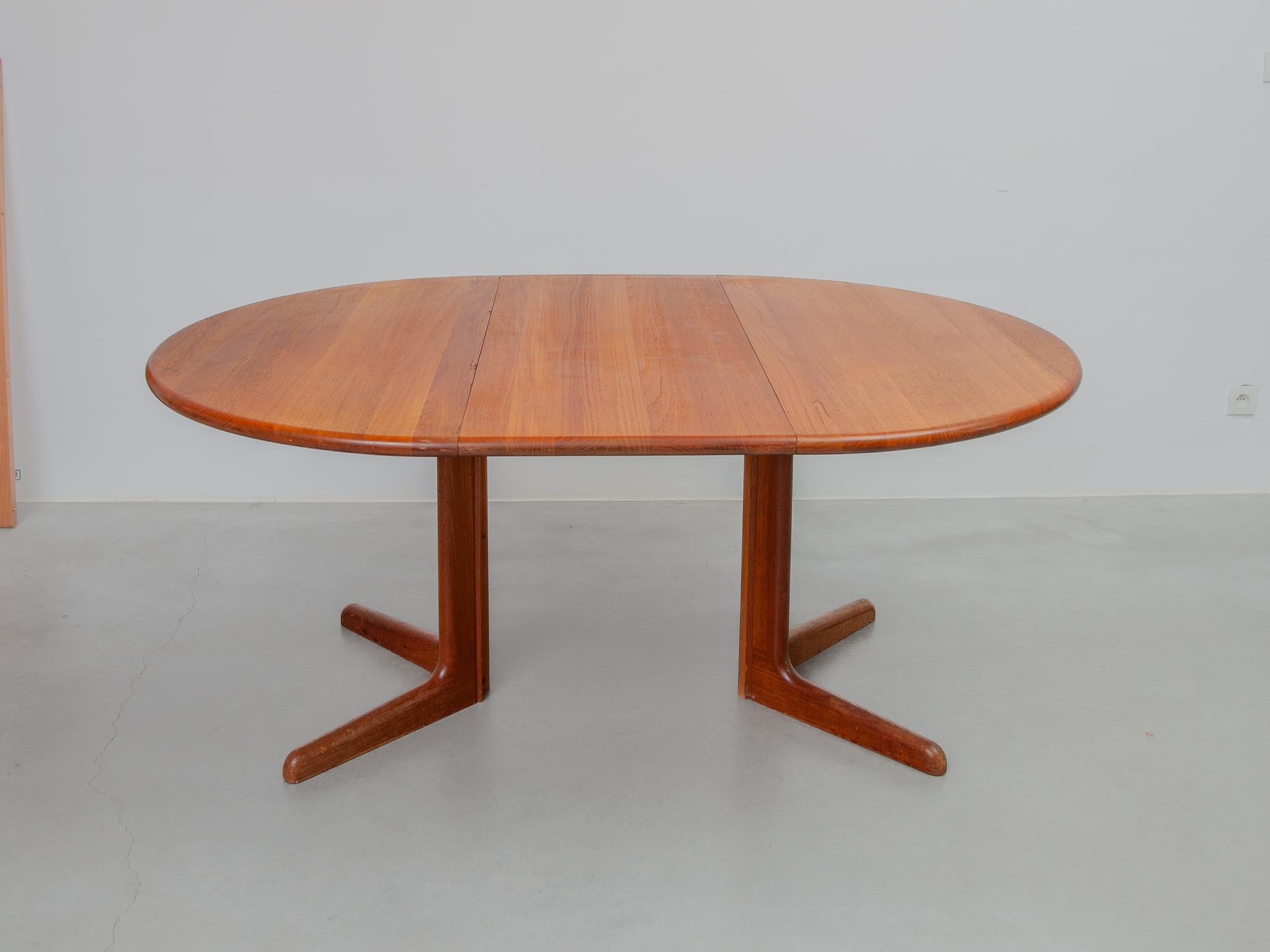 Danois Table de salle à manger Gudme ronde avec deux extensions extensible en teck massif des années 1970