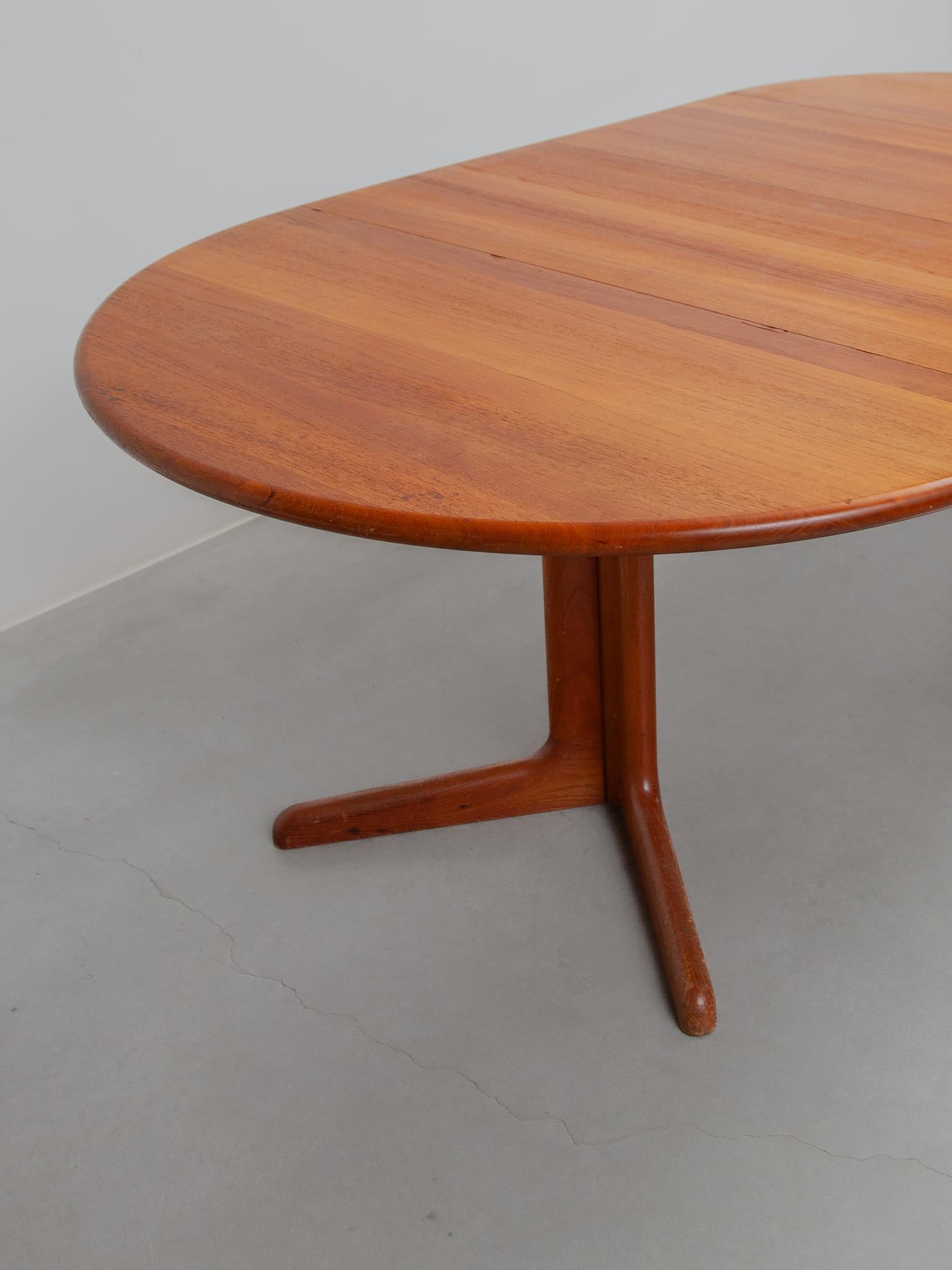 Fin du 20e siècle Table de salle à manger Gudme ronde avec deux extensions extensible en teck massif des années 1970