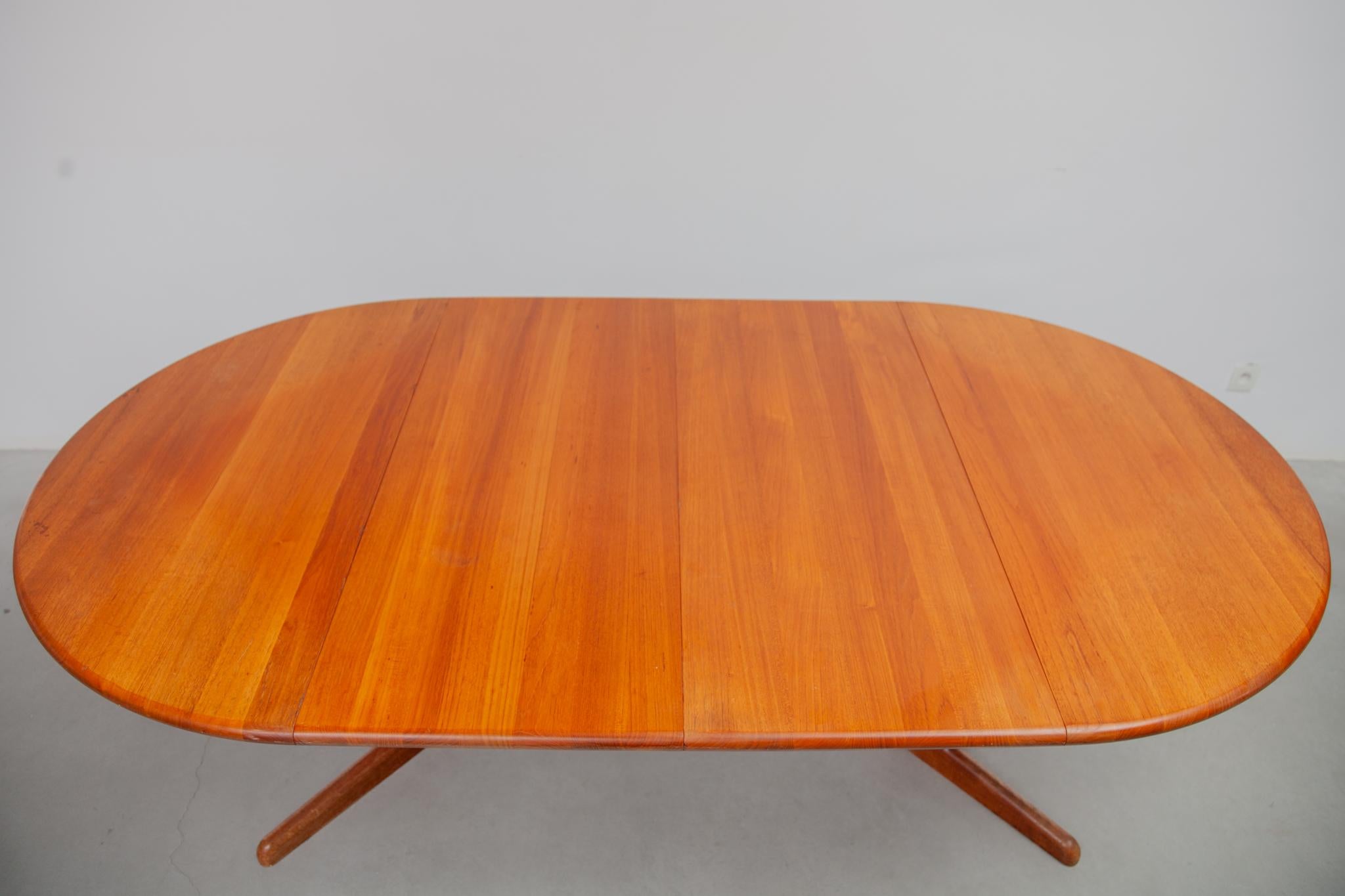Teck Table de salle à manger Gudme ronde avec deux extensions extensible en teck massif des années 1970