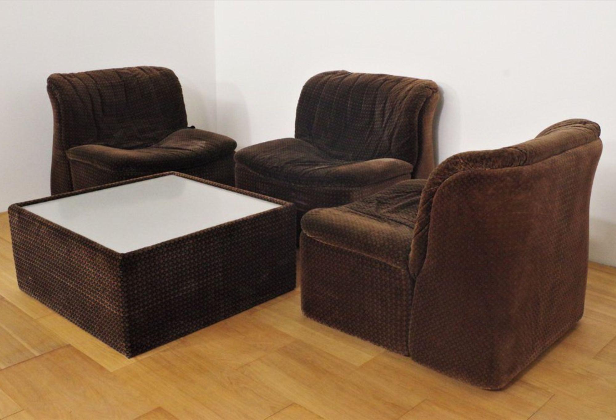 1970er Guido Fareschini Emmetre Lounge Set für Mariani - 3 Sessel & Tisch (European) im Angebot