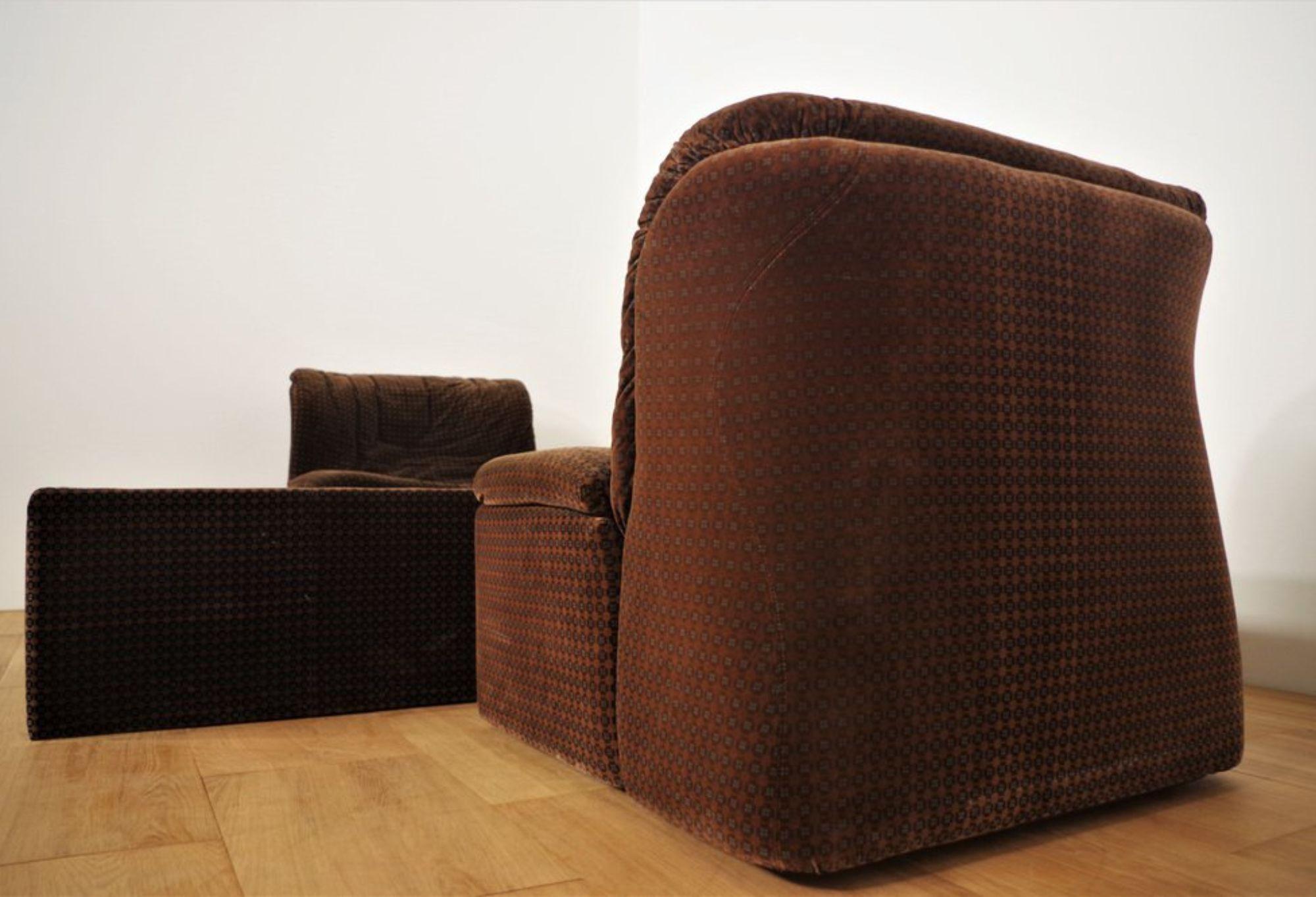 1970er Guido Fareschini Emmetre Lounge Set für Mariani - 3 Sessel & Tisch (Metall) im Angebot