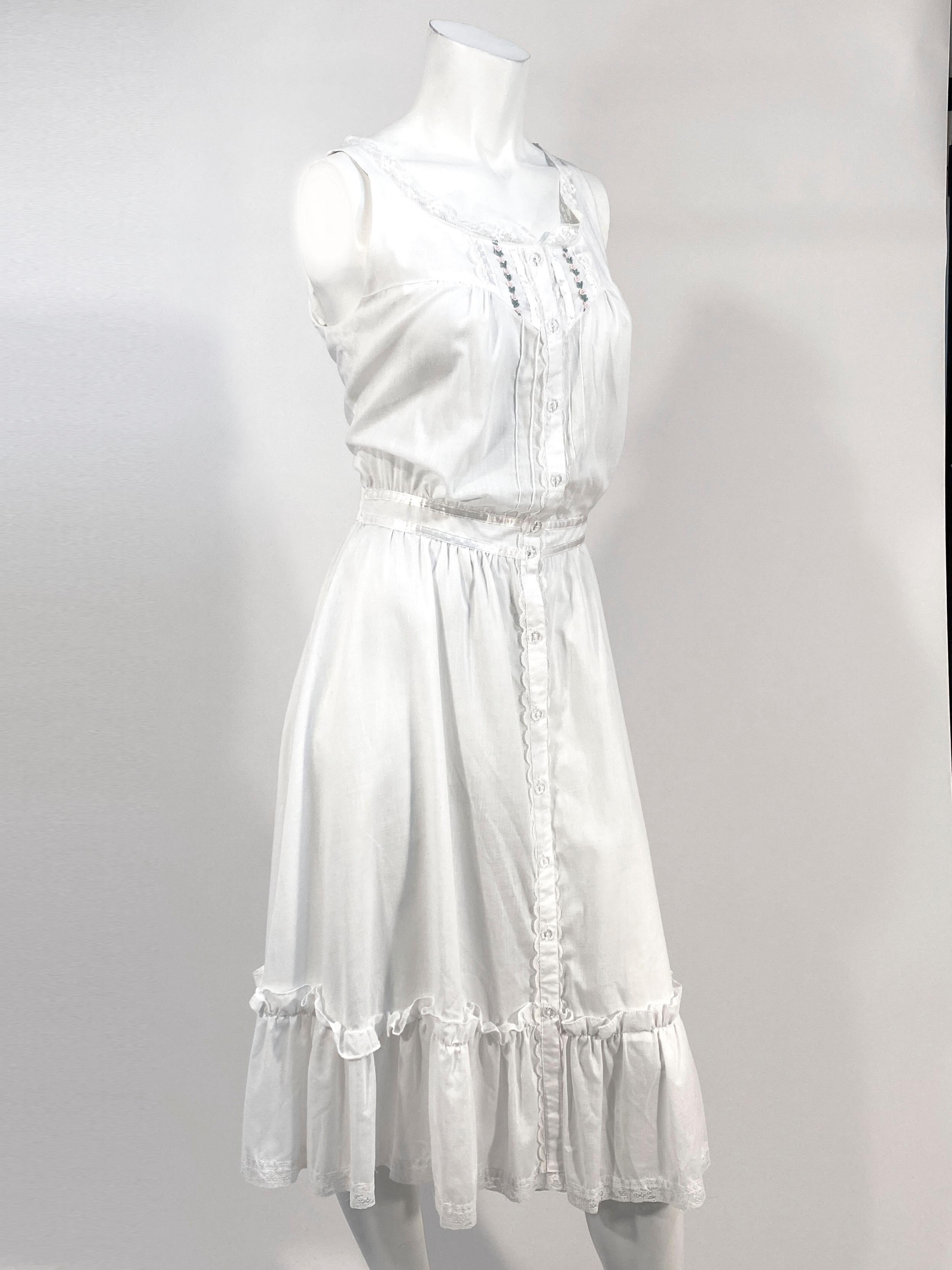 1970s Gunne Sax White Cotton Cottage Dress In Good Condition In San Francisco, CA