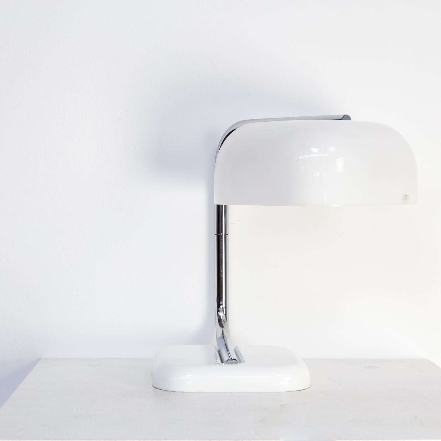 Late 20th Century 1970s Guzinni Square and Turnable Table Lamp For Sale