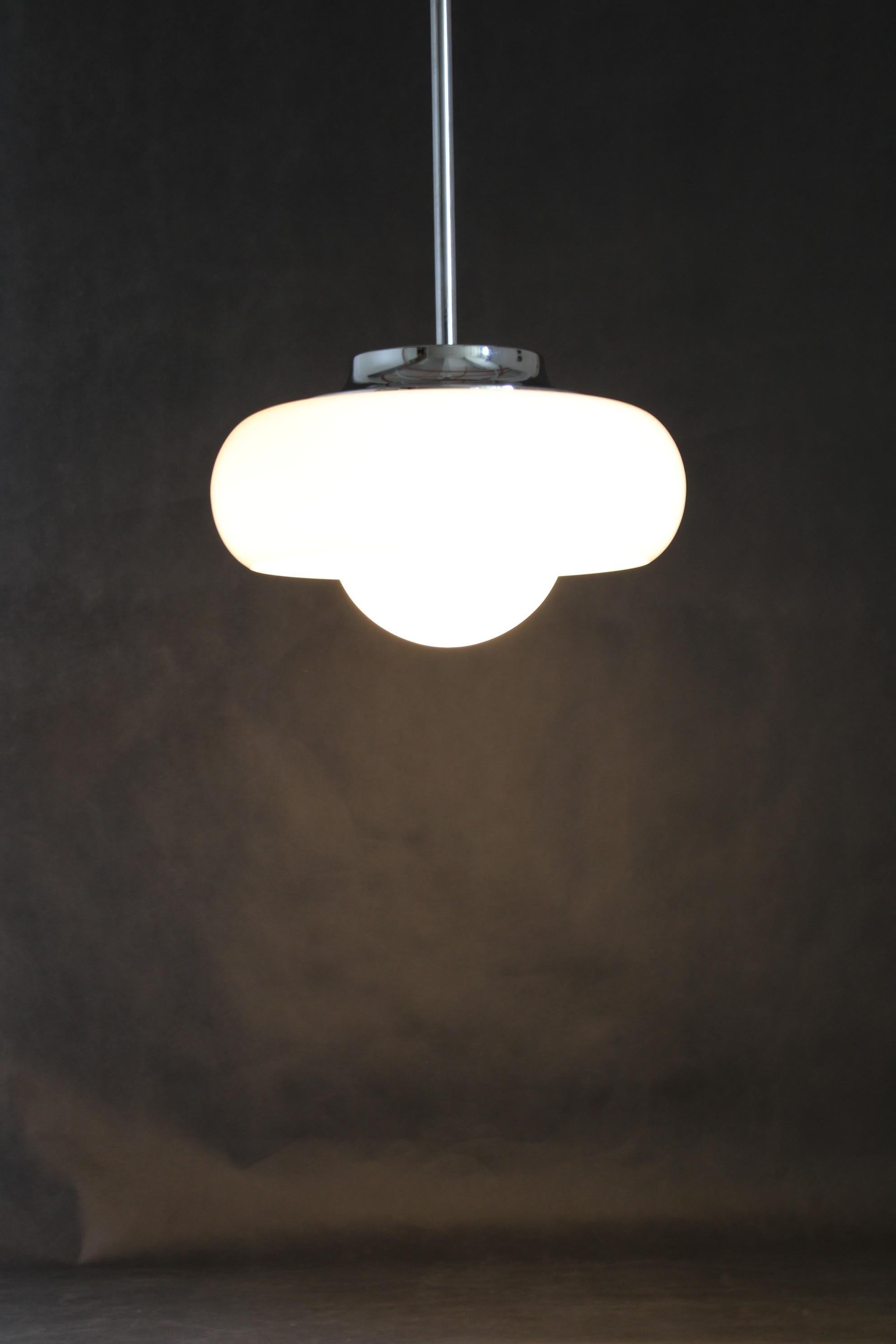 - risistemato e ricablato 
- 1x, lampadina E27-E27
- Compatibile con il cablaggio degli Stati Uniti