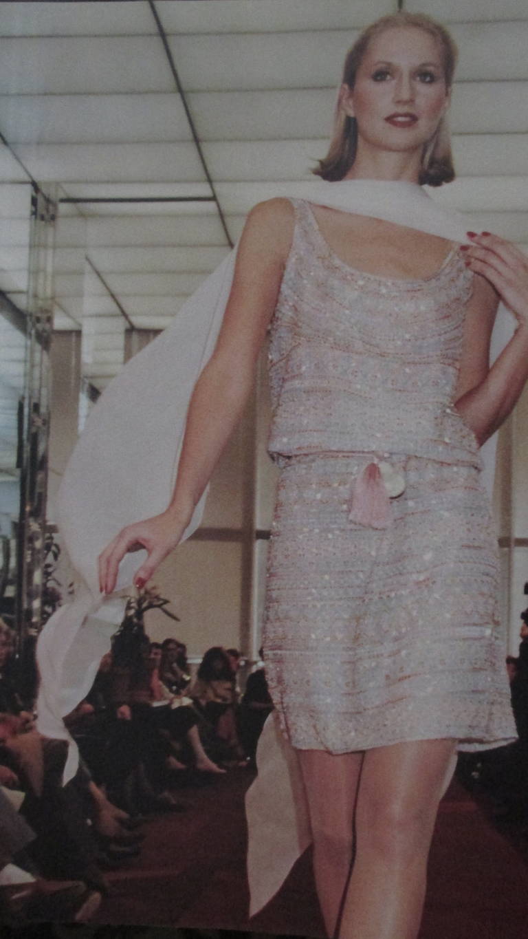  Halston Dokumentiertes Perlenkleid aus den 1970er Jahren  im Angebot 10