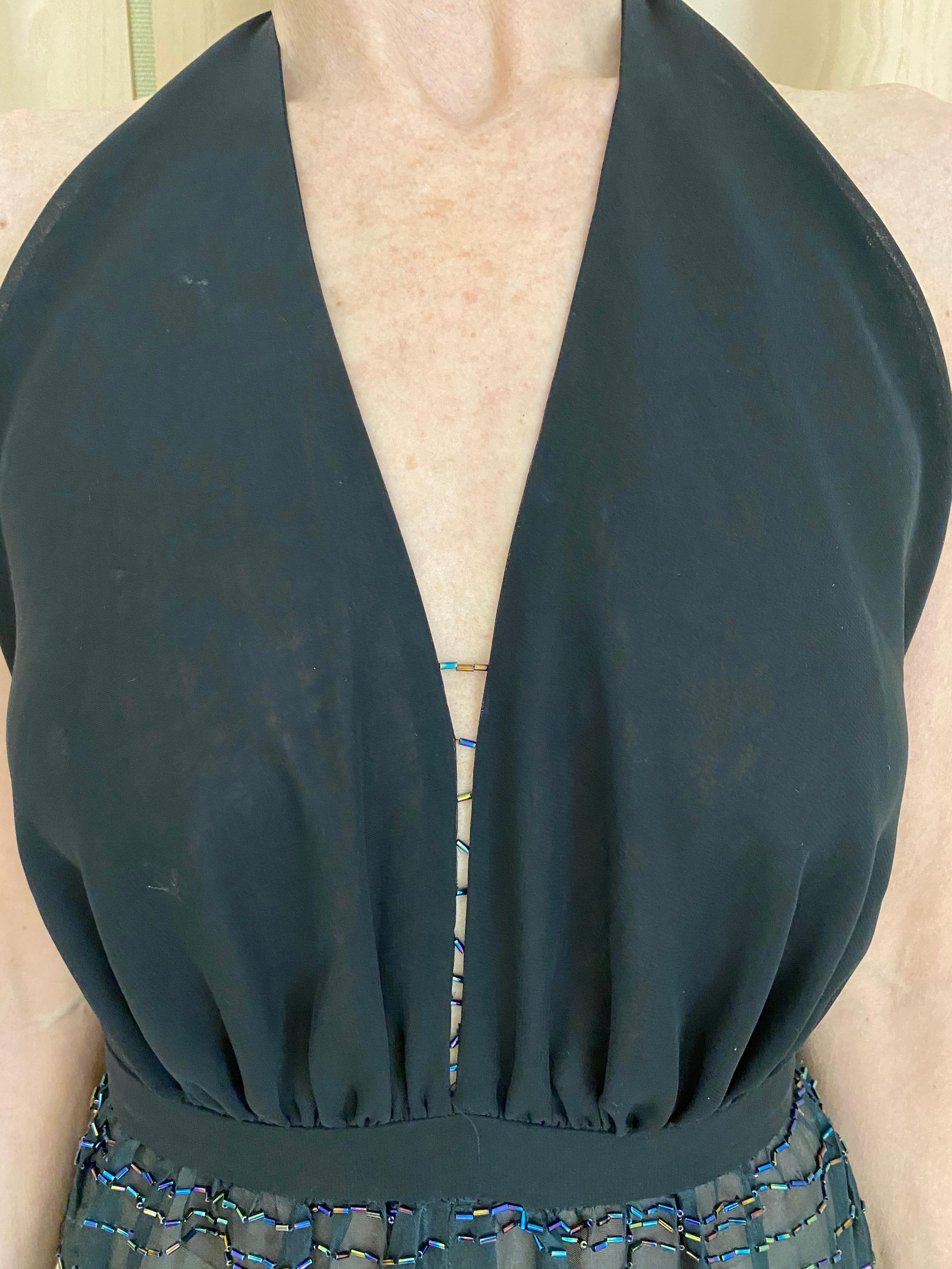 HALSTON - Combinaison dos nu en soie perlée noire, années 1970 en vente 2