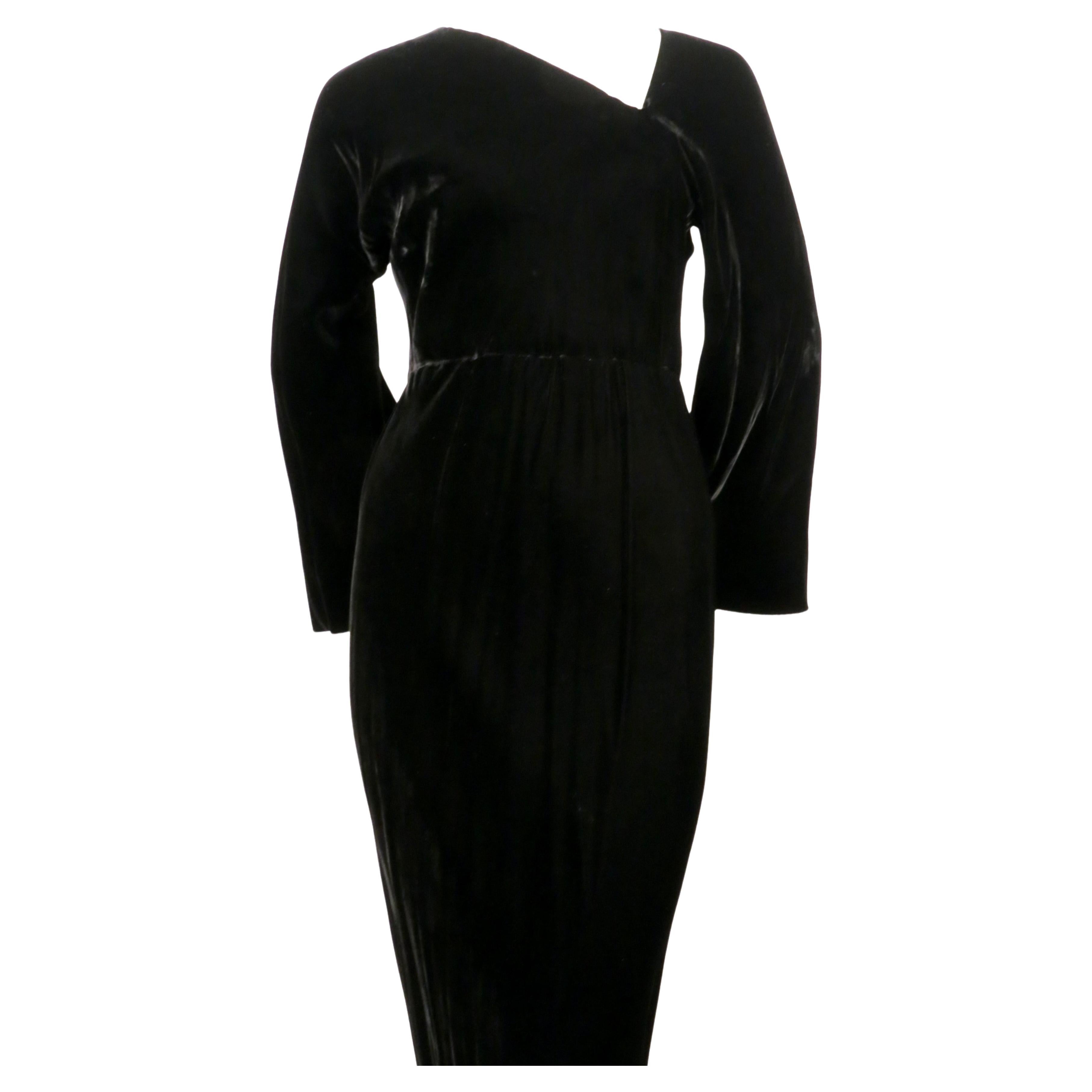 1970's HALSTON black velvet bias cut dress In Good Condition For Sale In San Fransisco, CA