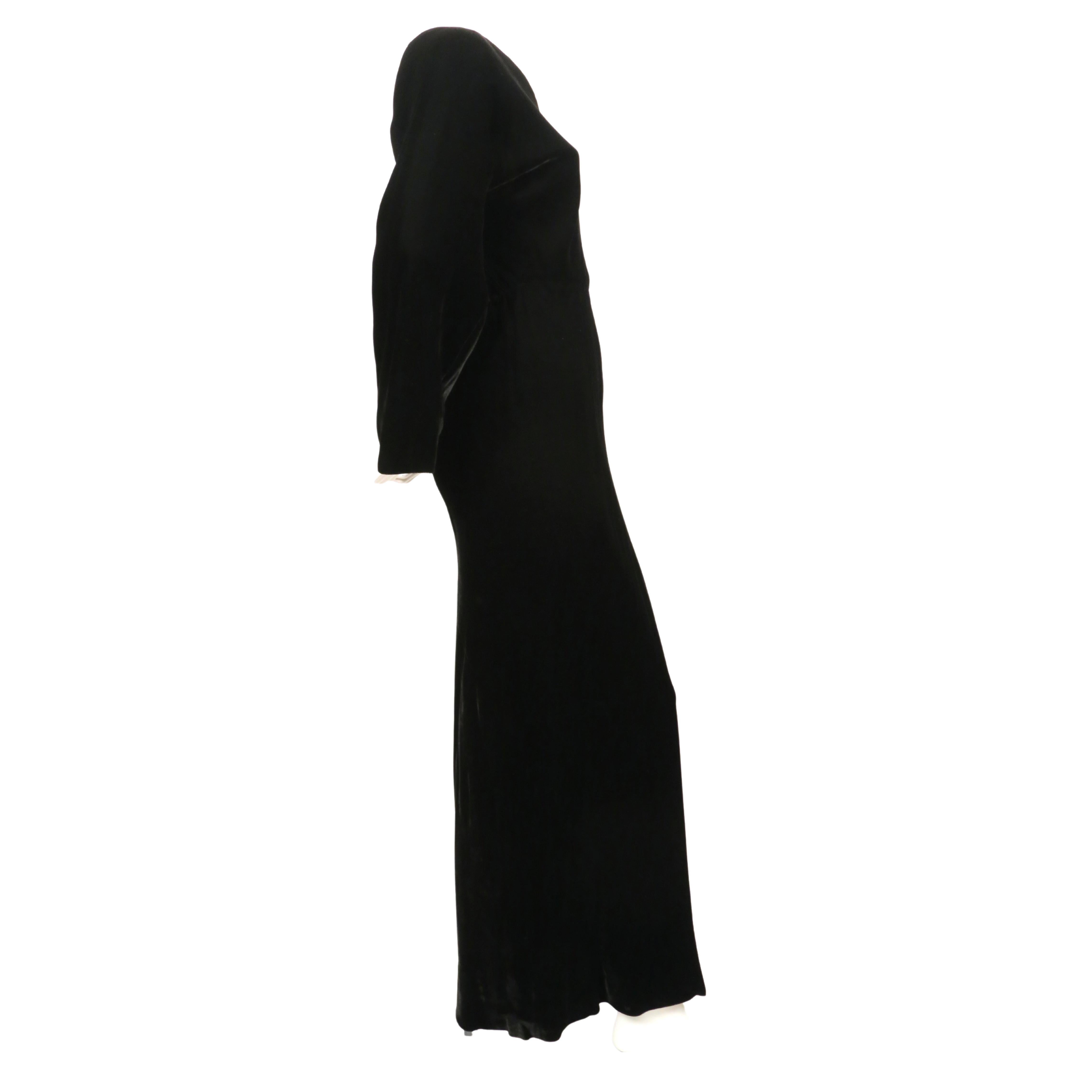 Robe de coupe en biais en velours noir Halston, années 1970 en vente 1