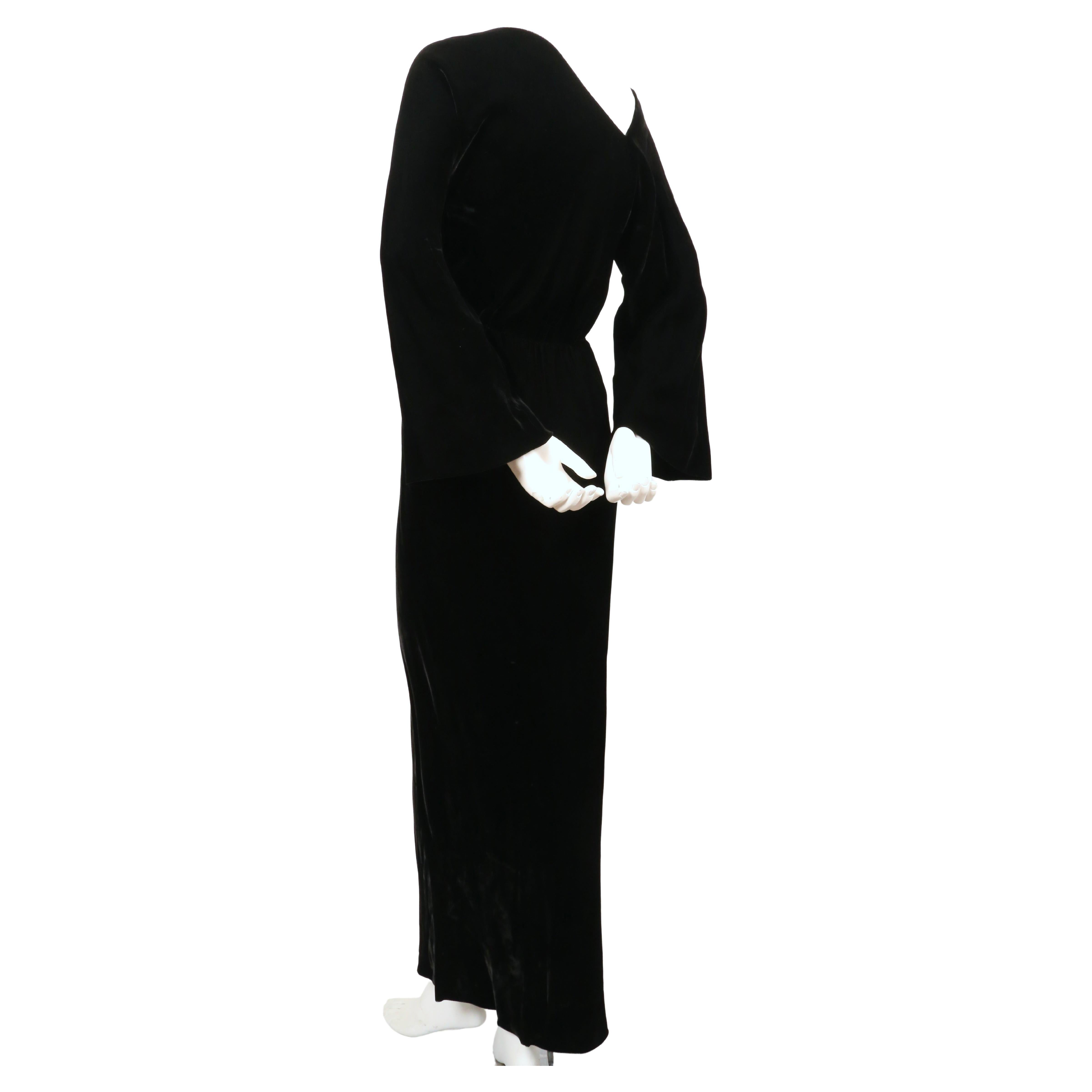 Robe de coupe en biais en velours noir Halston, années 1970 en vente 4