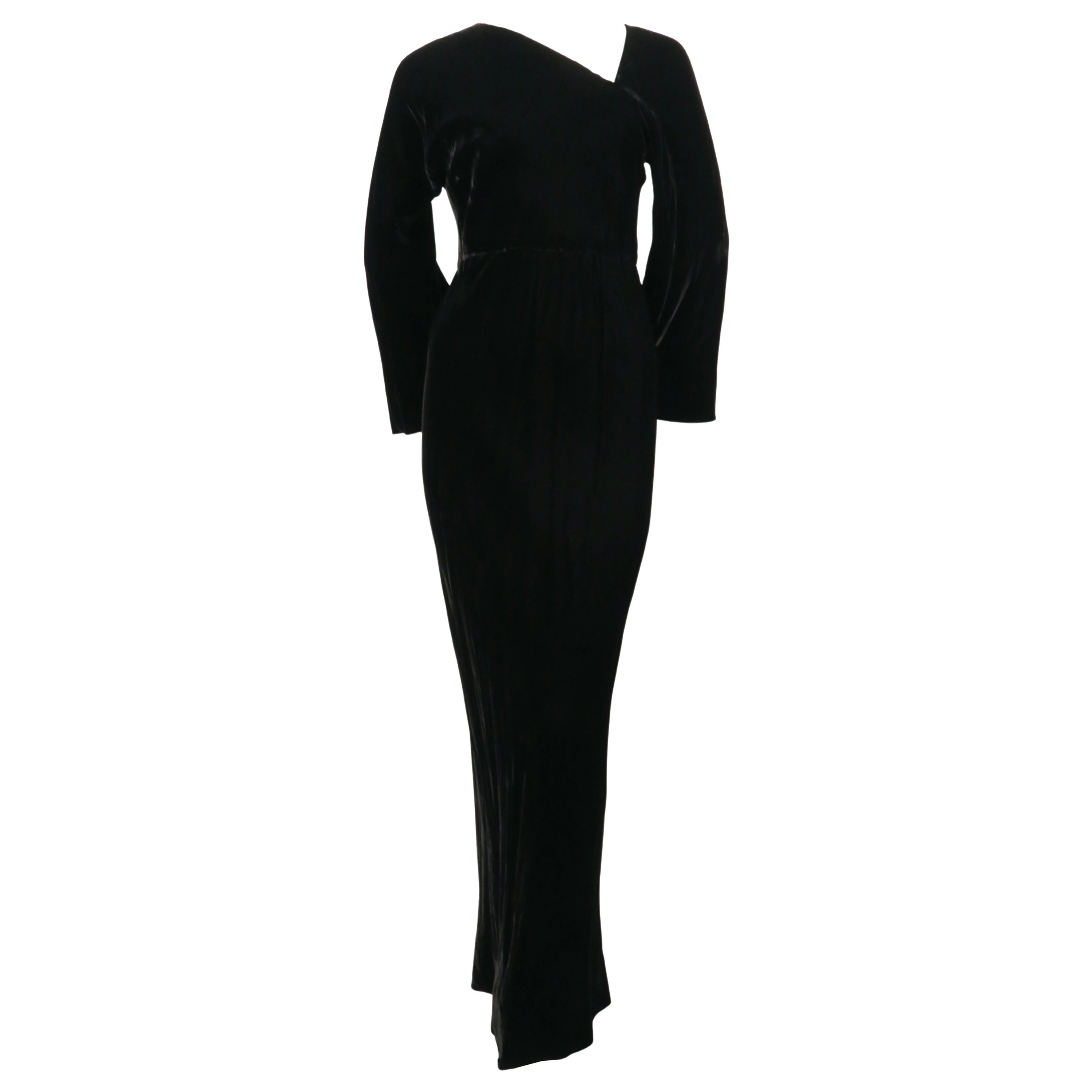 Robe de coupe en biais en velours noir Halston, années 1970