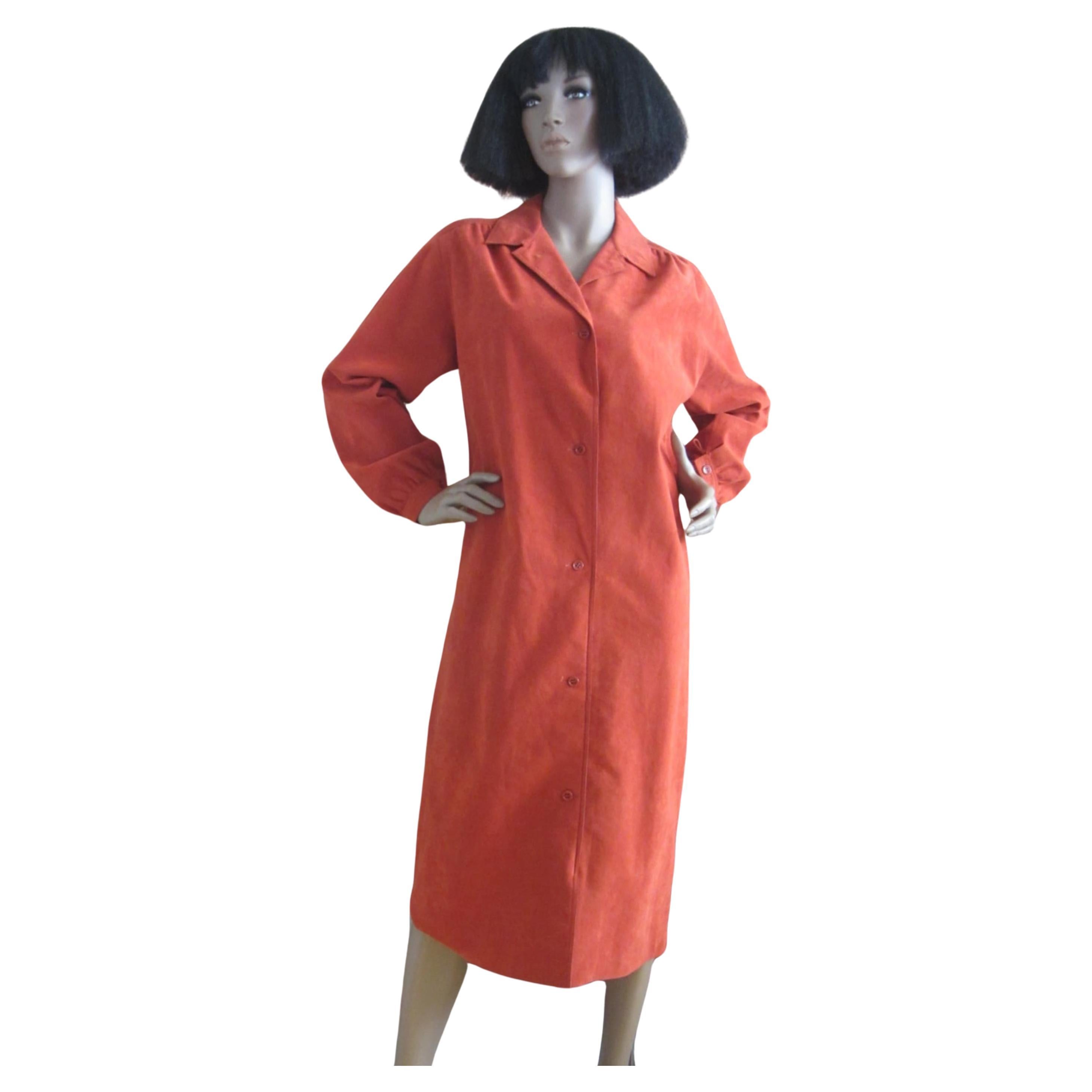 Abito in Ultrasuede arancione bruciato di Halston, CIRCA ANNI '70