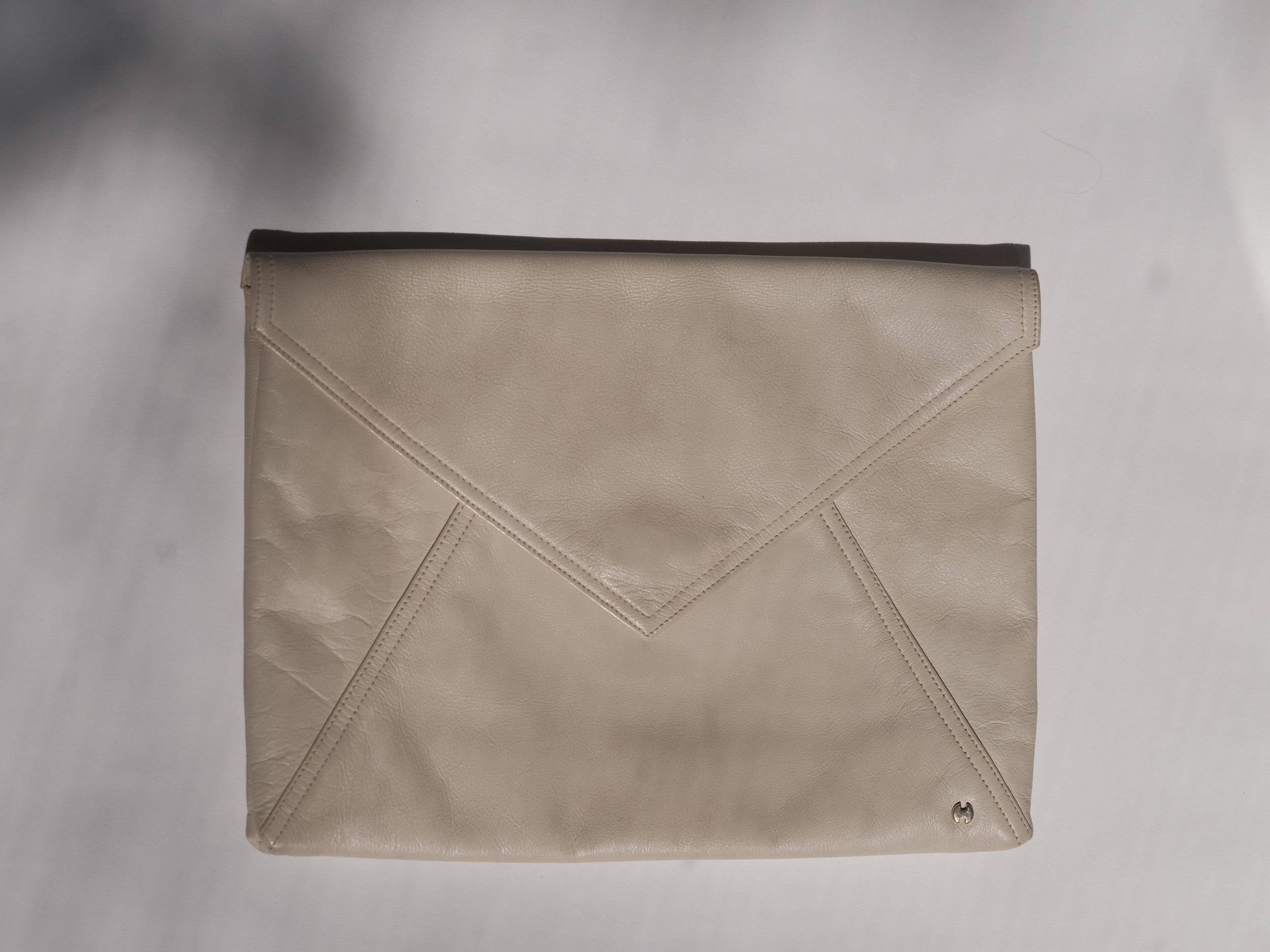 Halston made these wonderful envelope leather clutch bags in the 70's, so easy and chic

Pen mark inside, few scuffs throughout

Soft buff buttery ivory leather 

Measures
Width 11 inches
Height 8.5 inches
Depth 2 inches