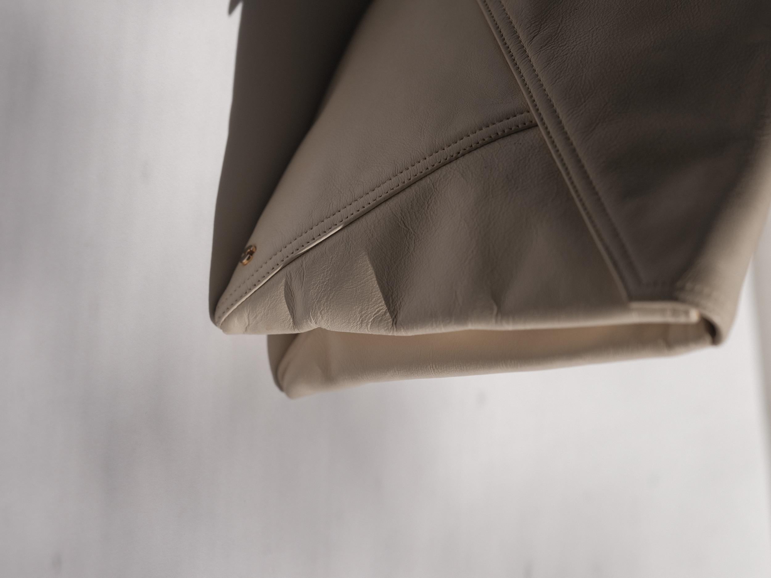 1970's Halston Envelope Bag Tan Leather In Fair Condition For Sale In Los Angeles, CA