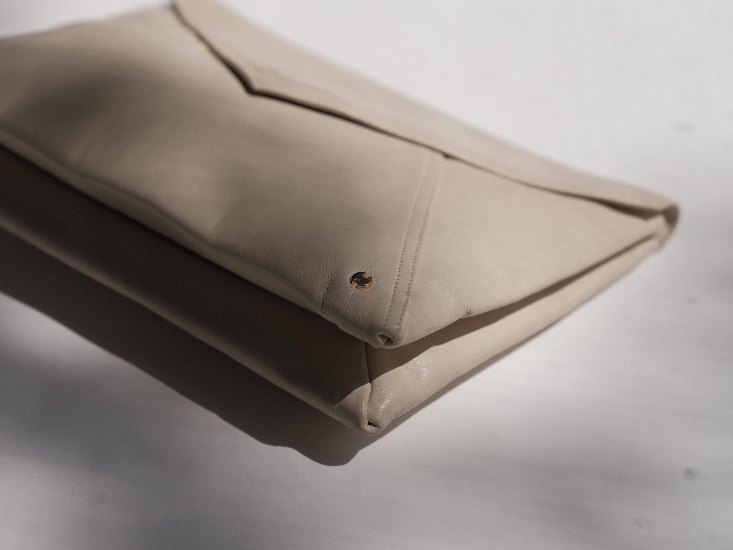 1970's Halston Envelope Bag Tan Leather For Sale 2