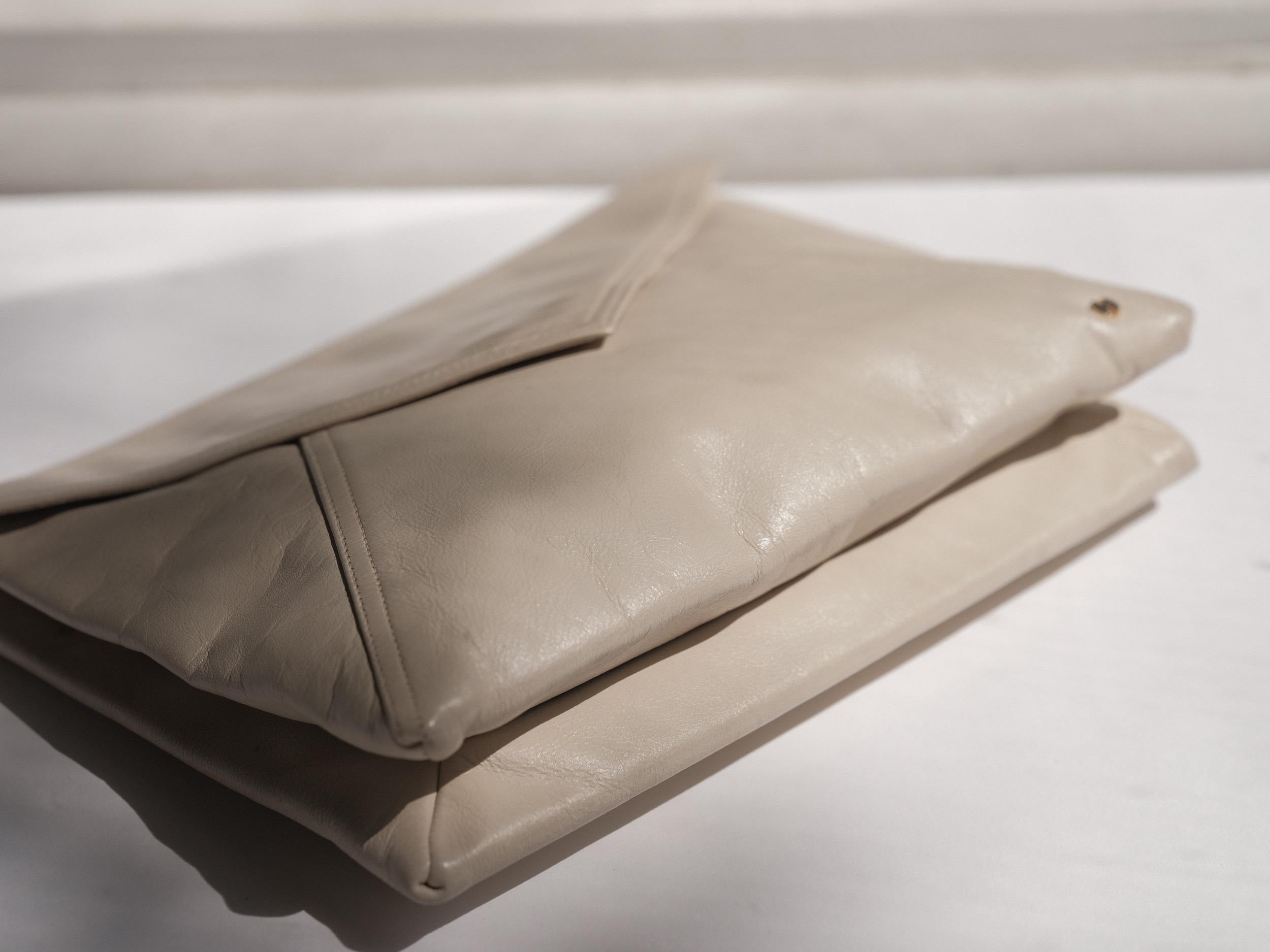 1970's Halston Envelope Bag Tan Leather For Sale 3
