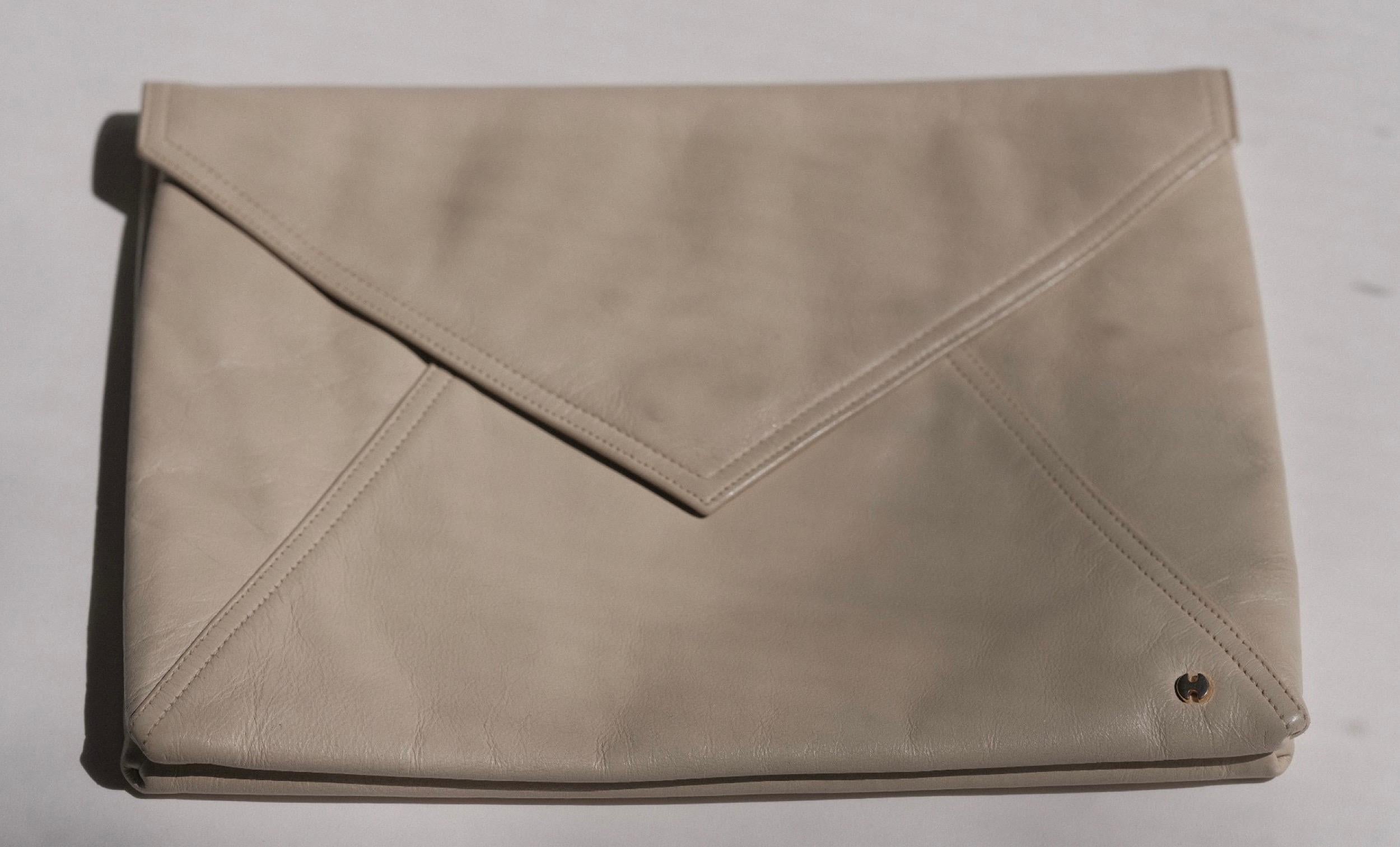 1970's Halston Envelope Bag Tan Leather For Sale 5