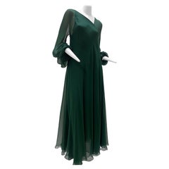 Robe longue asymétrique Halston Forest Green en mousseline de soie superposée coupe en biais des années 1970