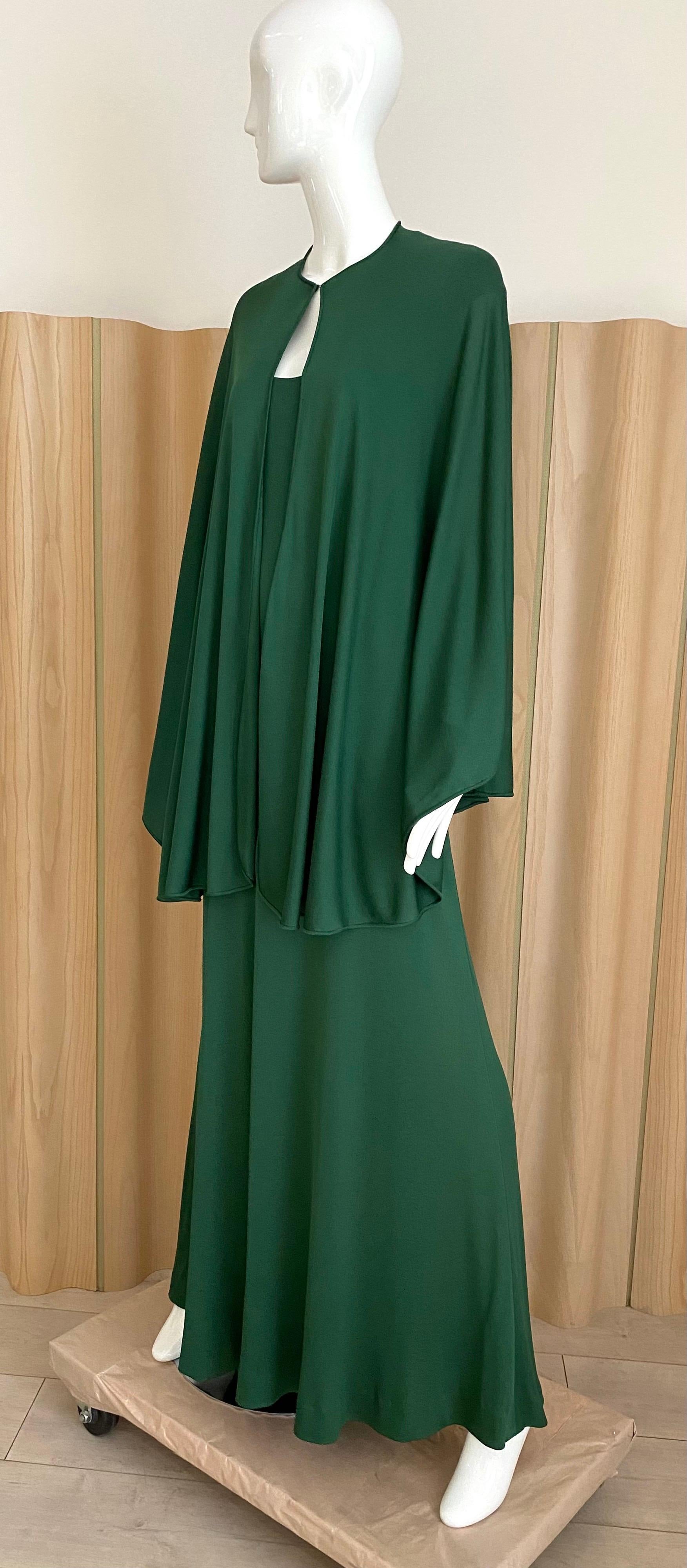 1970s Halston Green Matte Jersey sleeveless Dress with Cape In Excellent Condition For Sale In Beverly Hills, CA