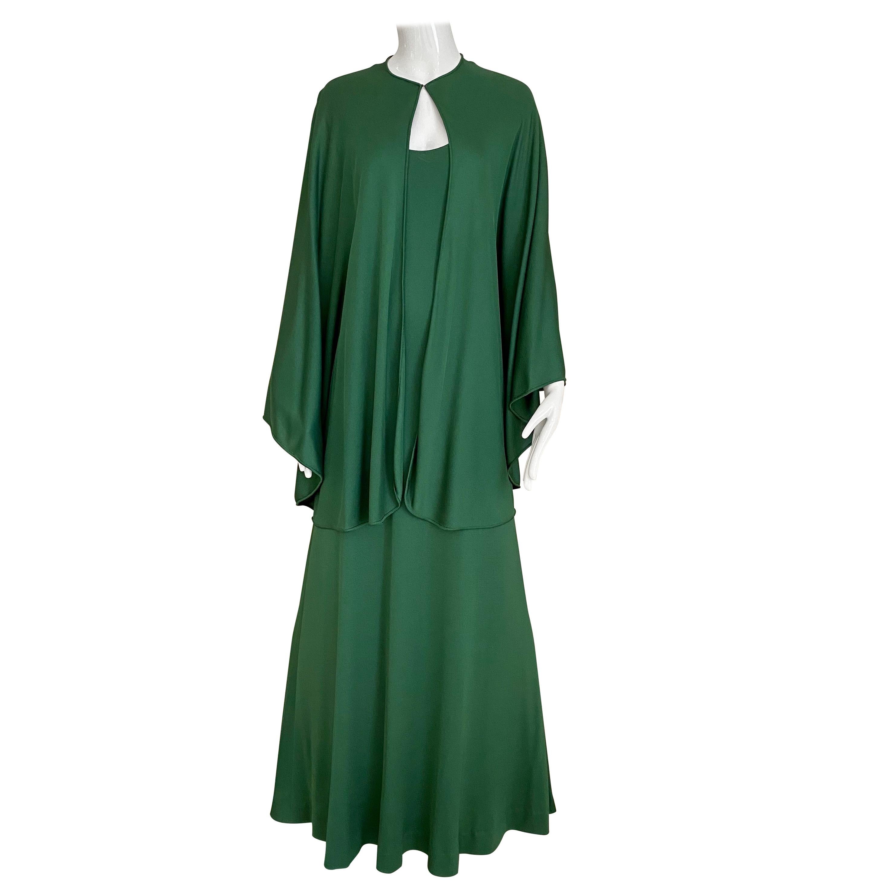 Robe sans manches avec cape en jersey vert mat Halston des années 1970