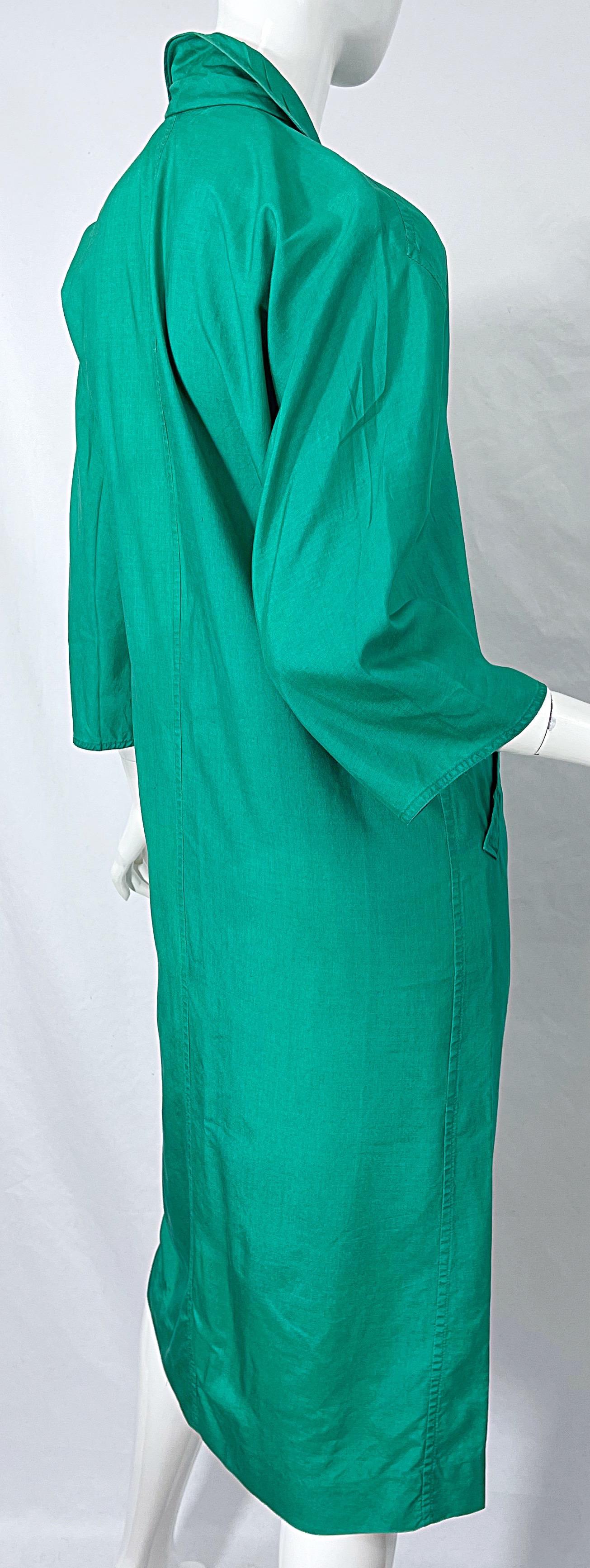 1970s Halston Kelly Green Silk 3/4 Sleeves Vintage 70s Shirt Dress w/ Pockets For Sale 7