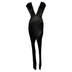 Schwarzes HALSTON-Kleid mit Mikrofalten aus den 1970er Jahren und tiefem V