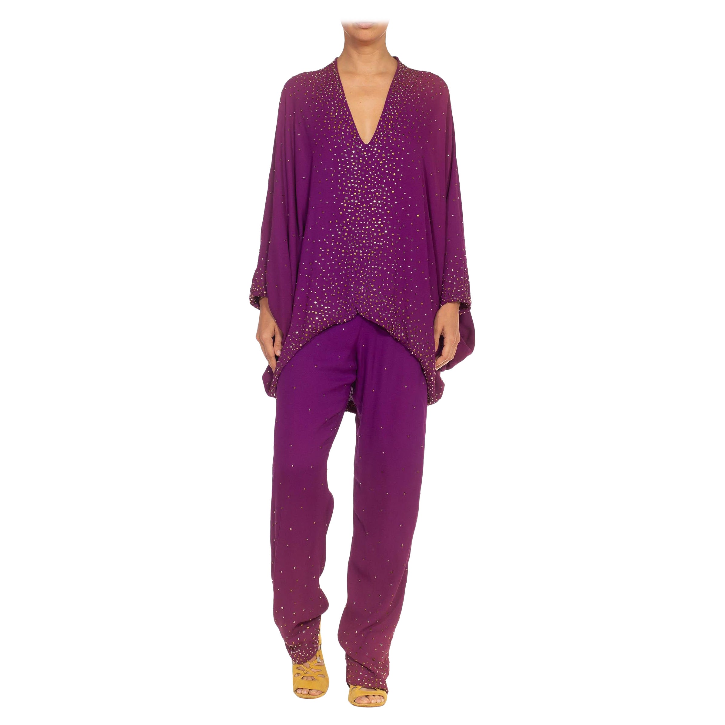 1970S HALSTON Ensemble en mousseline de soie violette et clous métalliques en vente