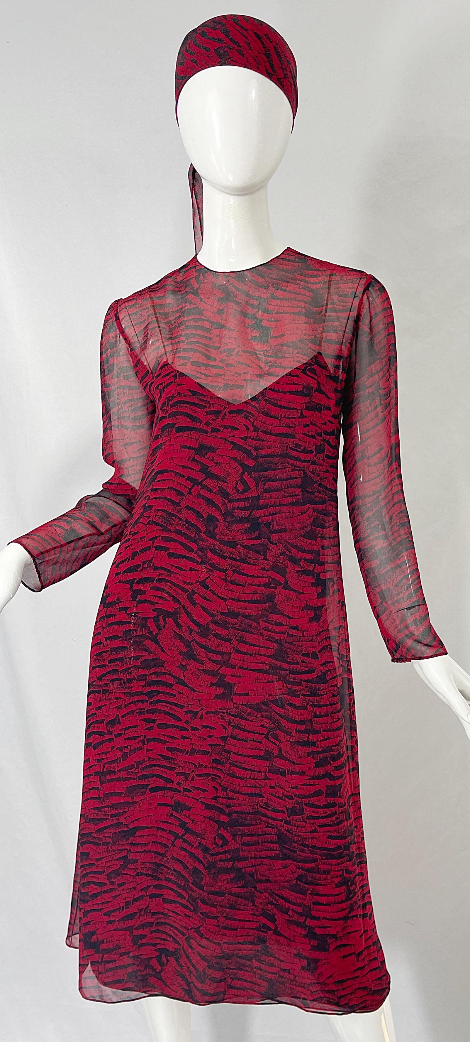 1970er Halston Rot + Schwarz Abstrakt Tierdruck Drei Stück 70er Jahre Kleid Ensemble im Angebot 10