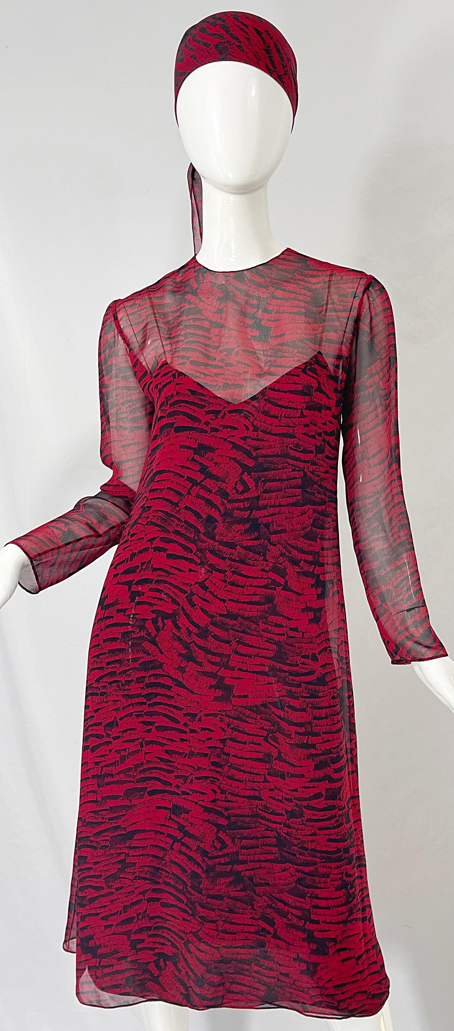 1970er Halston Rot + Schwarz Abstrakt Tierdruck Drei Stück 70er Jahre Kleid Ensemble im Angebot 12