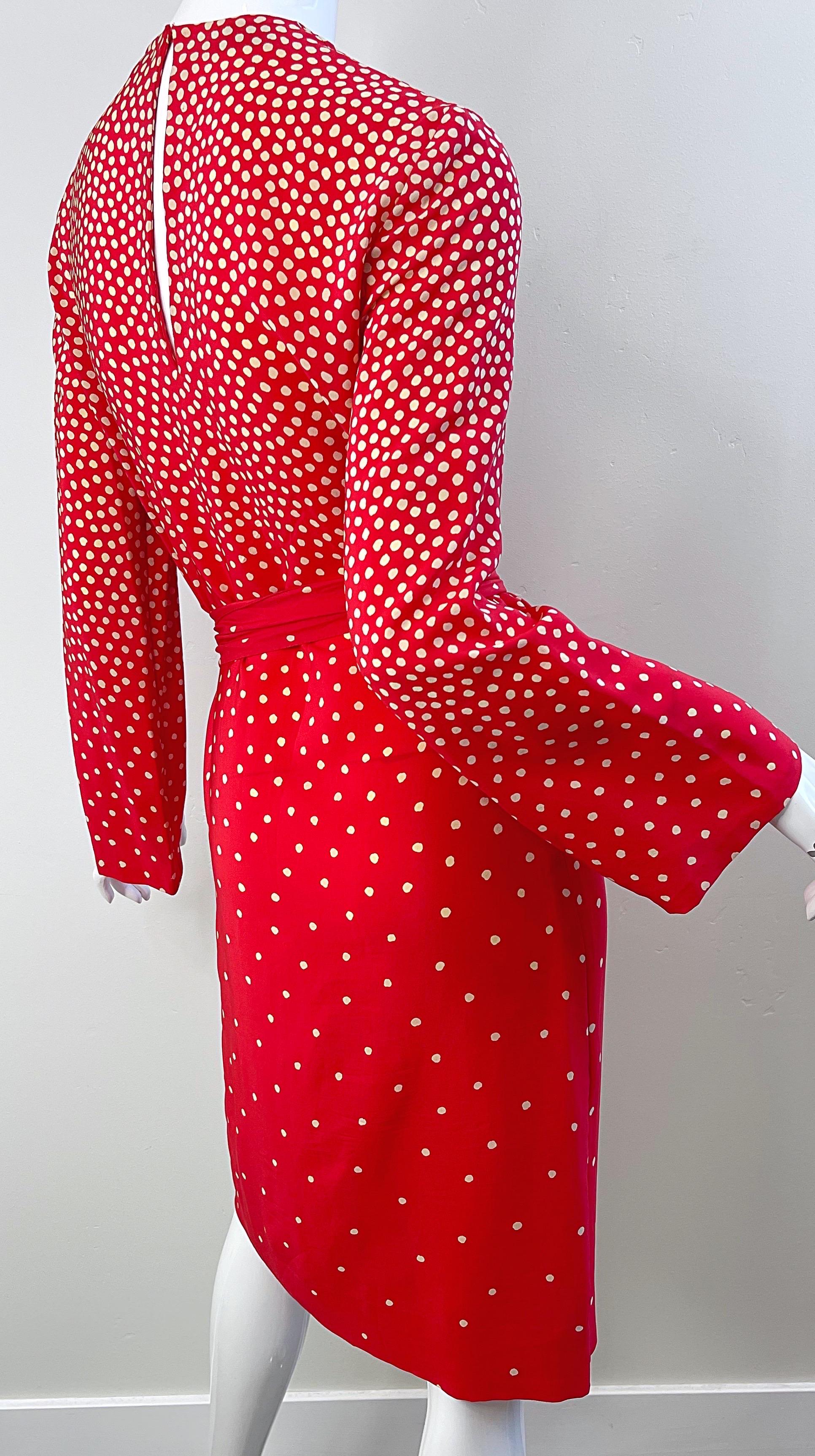1970er Halston Rot + Elfenbein Weiß Seide Lange Glocke Ärmel Vintage 70s Kleid + Schärpe im Angebot 11