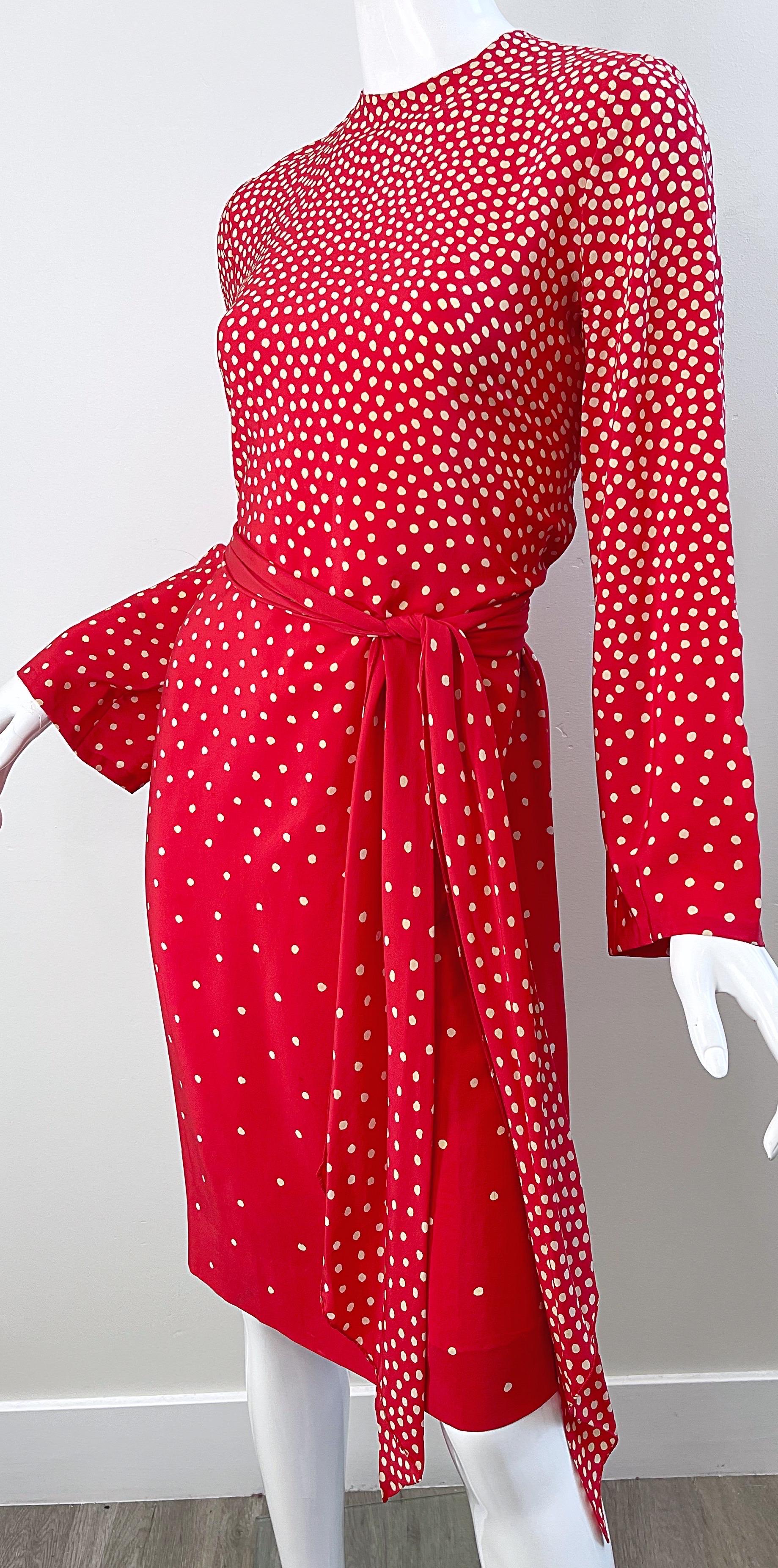 1970er Halston Rot + Elfenbein Weiß Seide Lange Glocke Ärmel Vintage 70s Kleid + Schärpe im Angebot 4