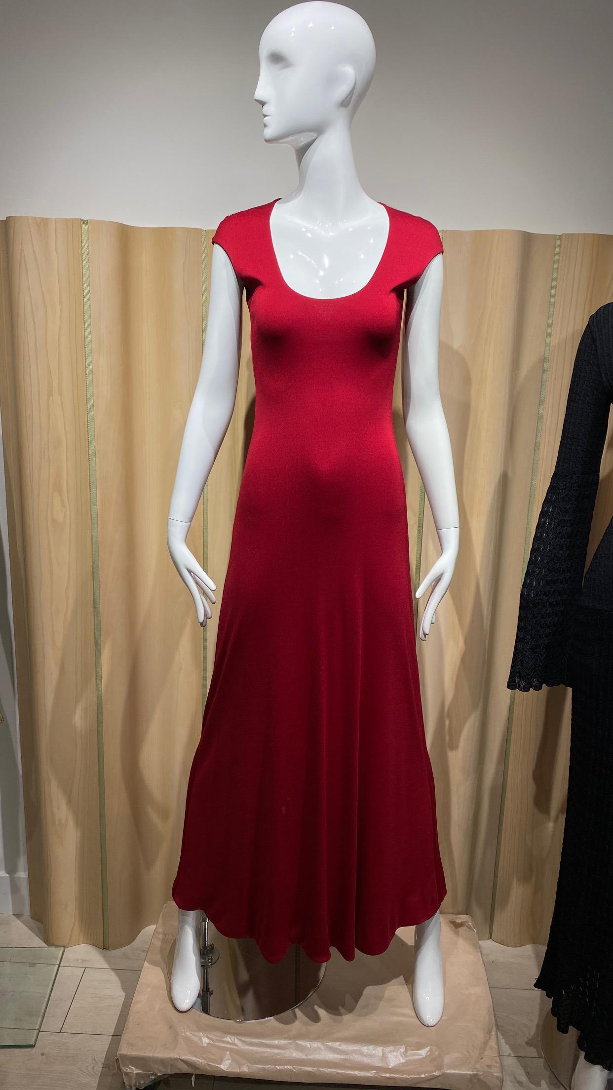 1970s Halston Red matte jersey cap sleeves  dress with large cape ( 2 pcs) Beautiful Red.
Fit size US 0/2/ 4
