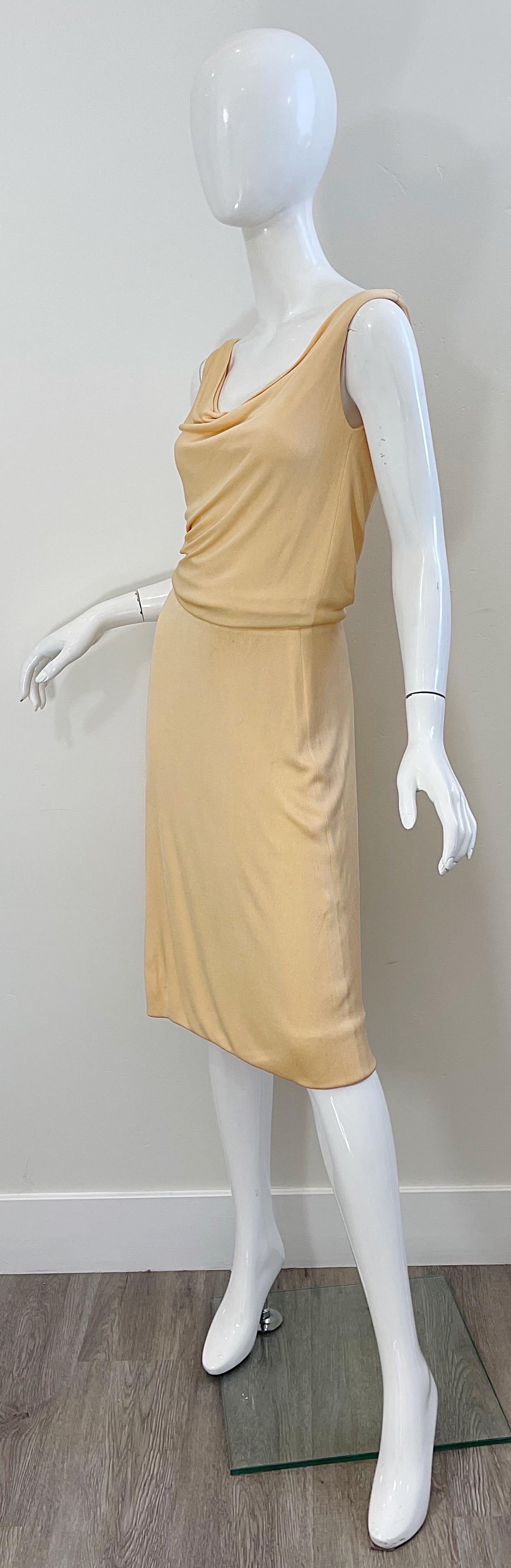 1970er Halston Champagnerfarbenes ärmelloses Vintage 70er Jahre Kleid aus Seidenjersey Damen im Angebot