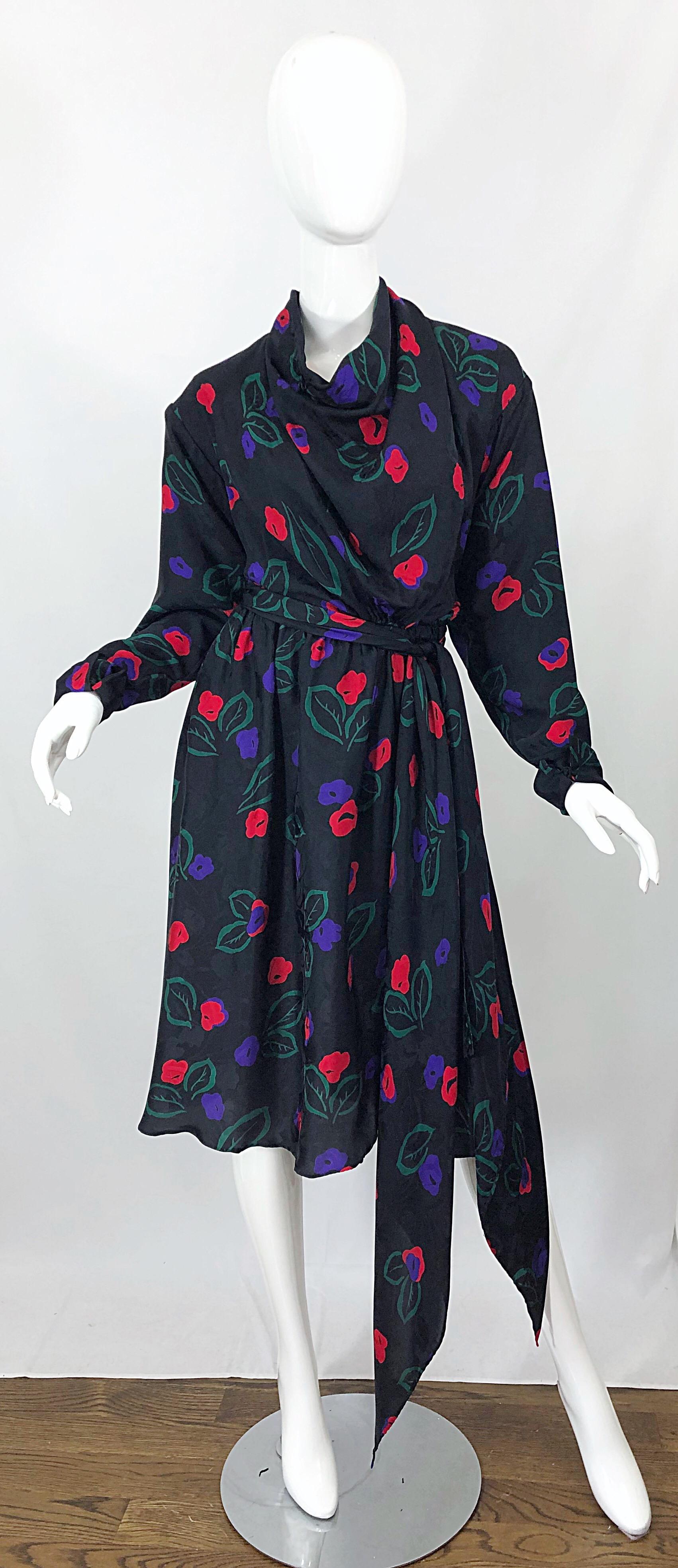 1970s Halston Size 12 / 14 Perwinkle Print Silk Damask Vintage 70s Wrap Dress For Sale 2