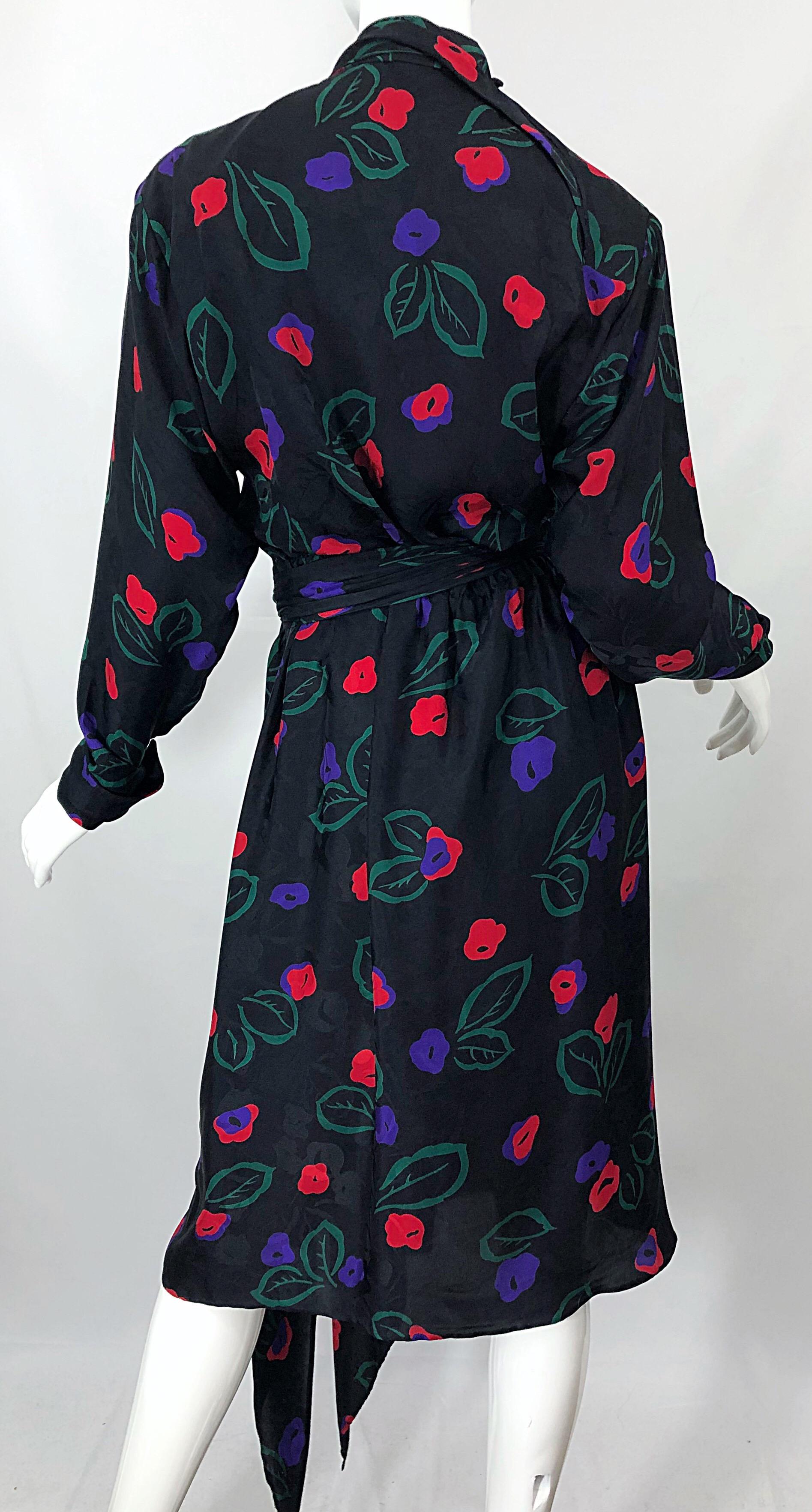 1970s Halston Size 12 / 14 Perwinkle Print Silk Damask Vintage 70s Wrap Dress For Sale 3