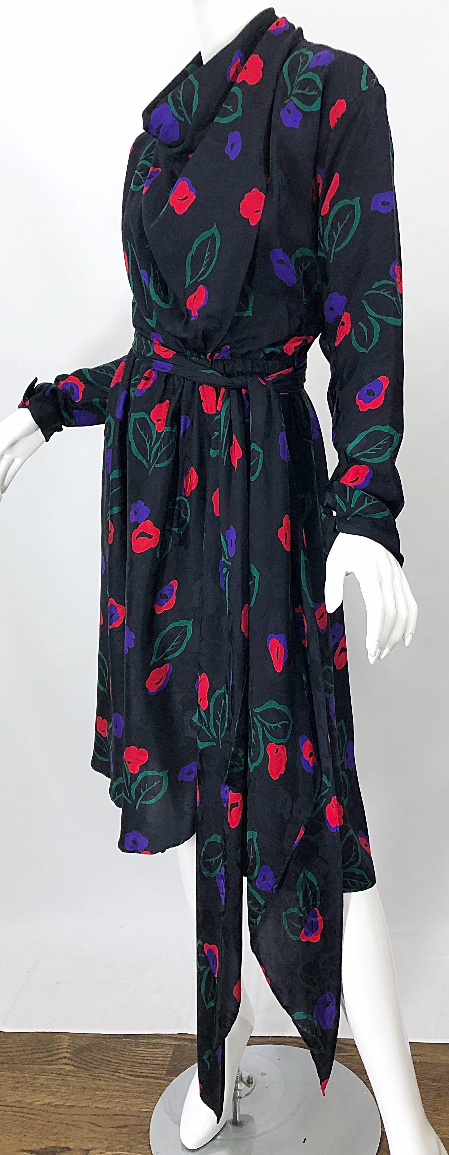 1970s Halston Size 12 / 14 Perwinkle Print Silk Damask Vintage 70s Wrap Dress For Sale 5